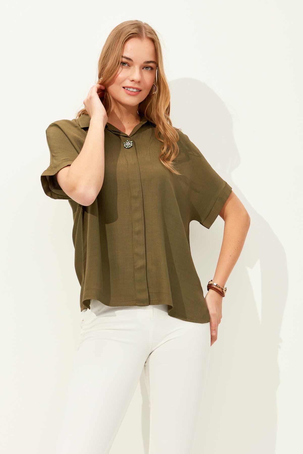 KMY24064Women's Front Brooch Shirt Mink