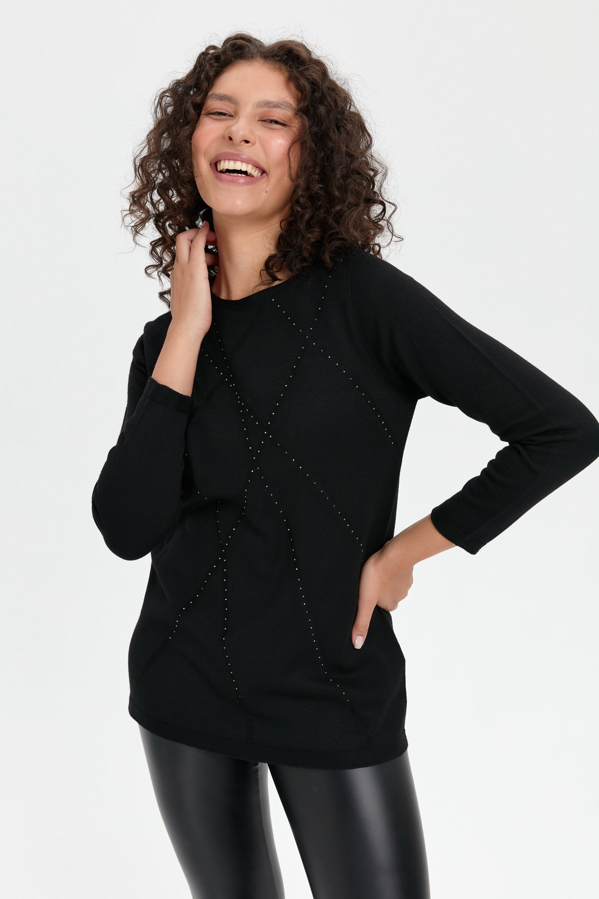 24190Kadın Önü Çapraz Desenli Taşlı Dikişsiz Kazak Siyah