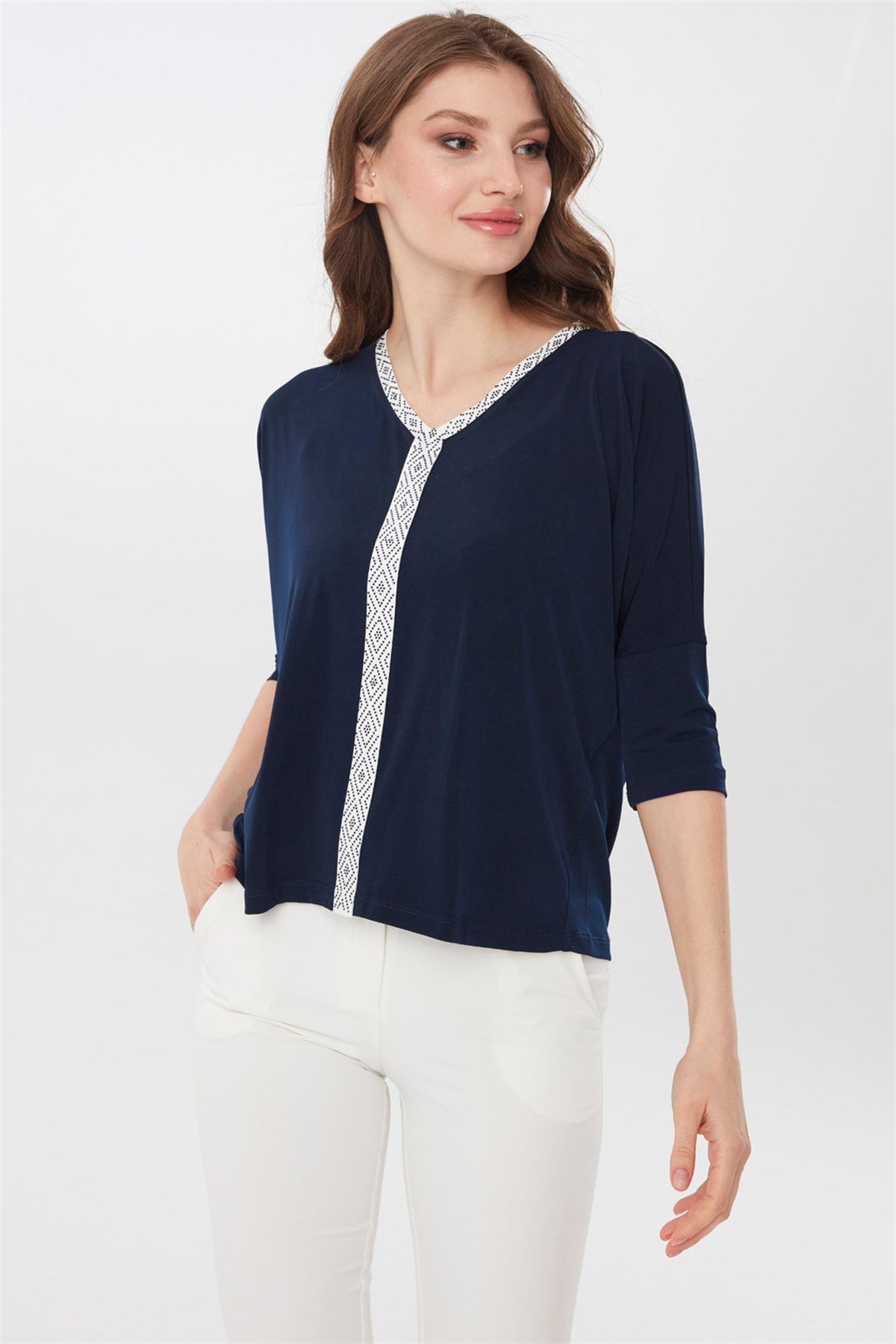 21721Kadın Önü Taş İşlemeli Truvakar Kol Bluz Laci