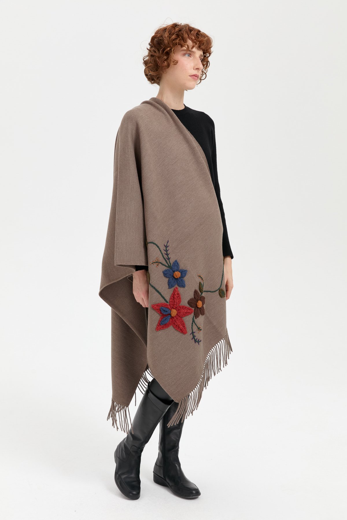 24073Kadın Örgü Çiçek İşlemeli Püsküllü Şal Vizon
