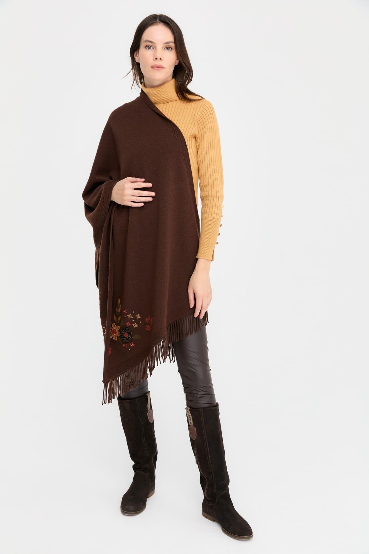 Kadın Papatya İşlemeli Püsküllü Yün Şal M.Kahve