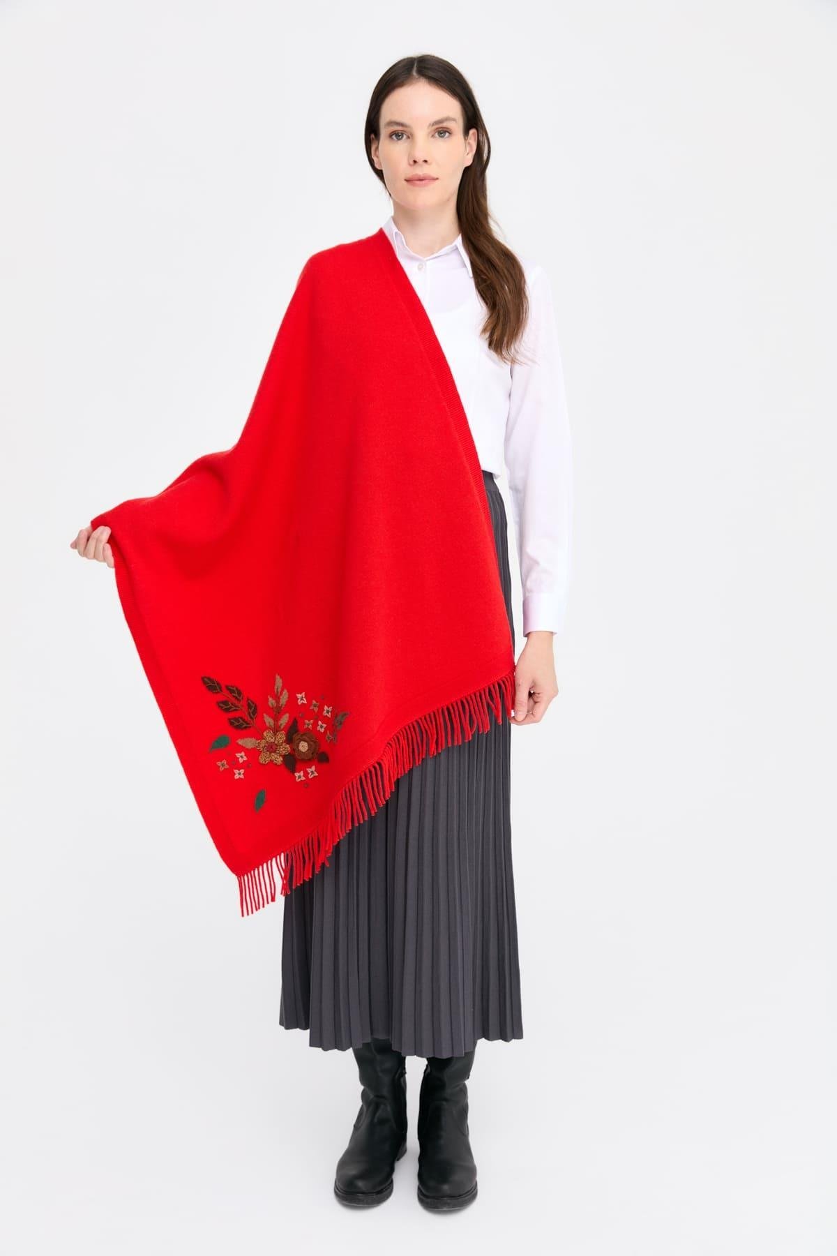 24028Kadın Papatya İşlemeli Püsküllü Yün Şal Mercan