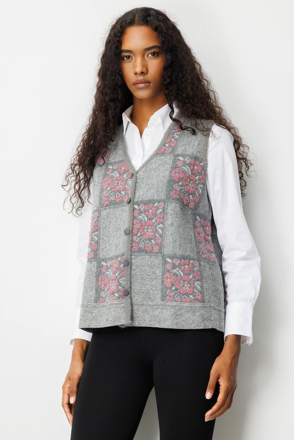 24084Kadın Pıtırcık Çiçekli Patchwork Keçe Yün Yelek Y.Füme_Y.G.Kurusu