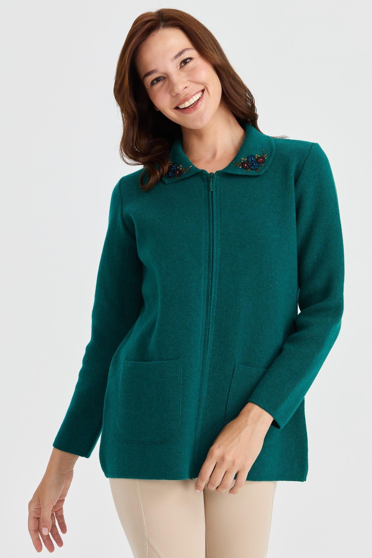 23002Kadın Polo Yaka Kenarı Dantel İşlemeli Yün Ceket K.Ö.başı