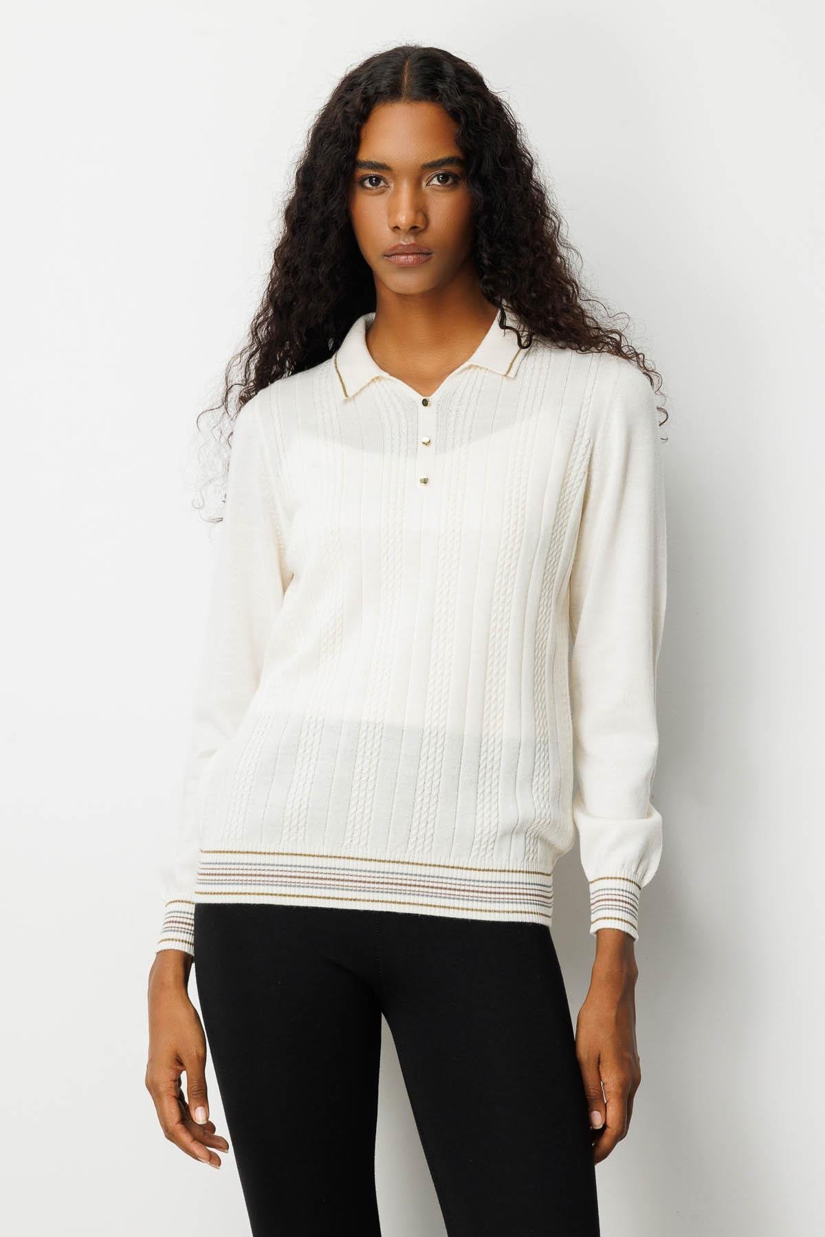 25080Kadın Polo Yaka Simli Çizgili Yün Bluz Kemik