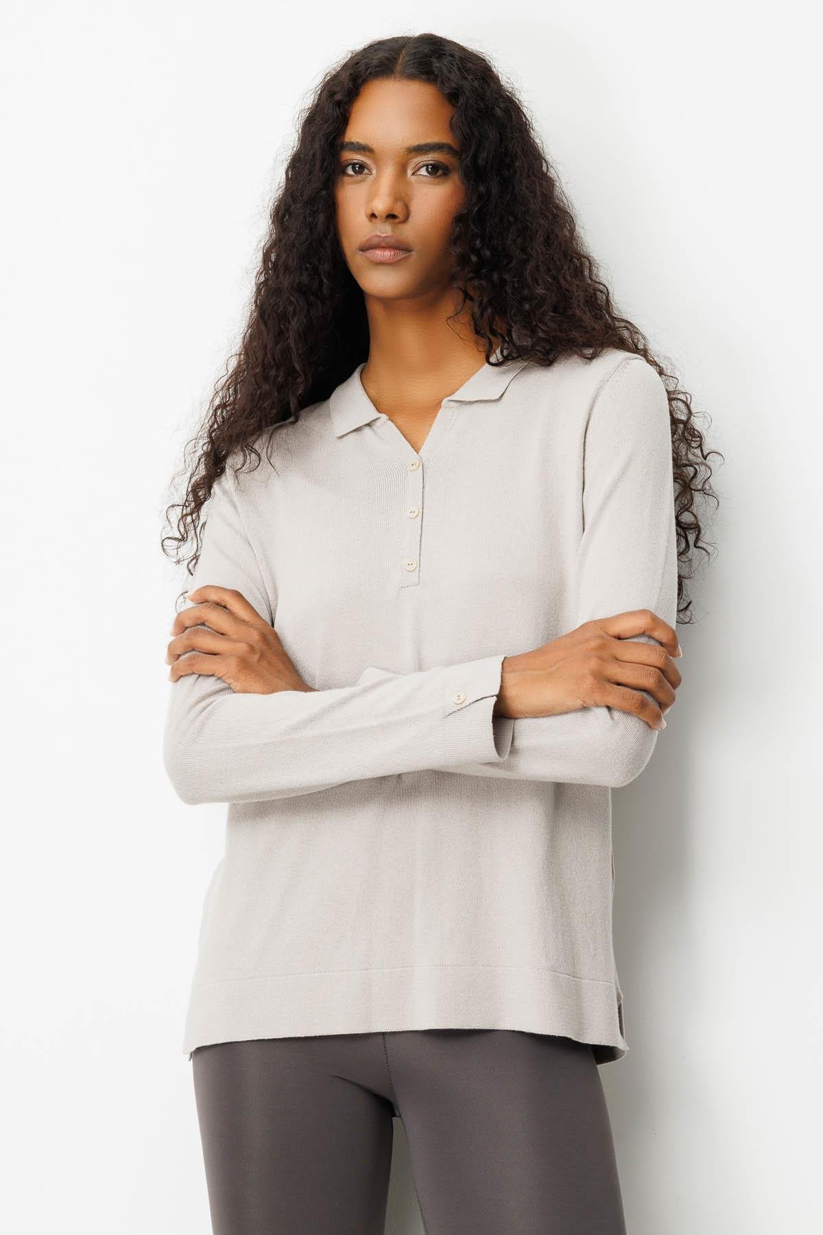 25391Kadın Polo Yaka Yakası ve Kolu Düğmeli Bluz Vizon
