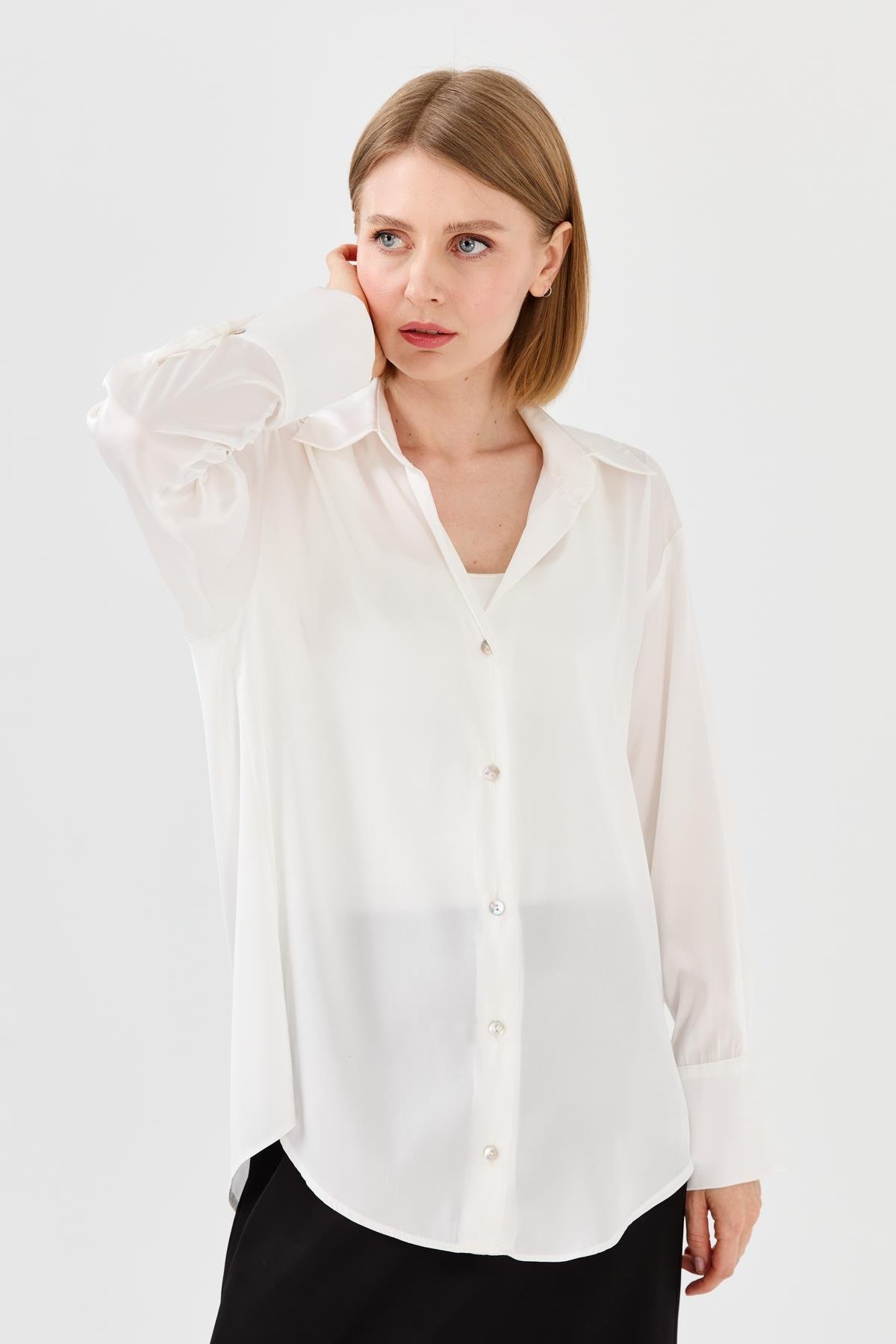 23711Kadın Saten Patlı Gömlek Ekru