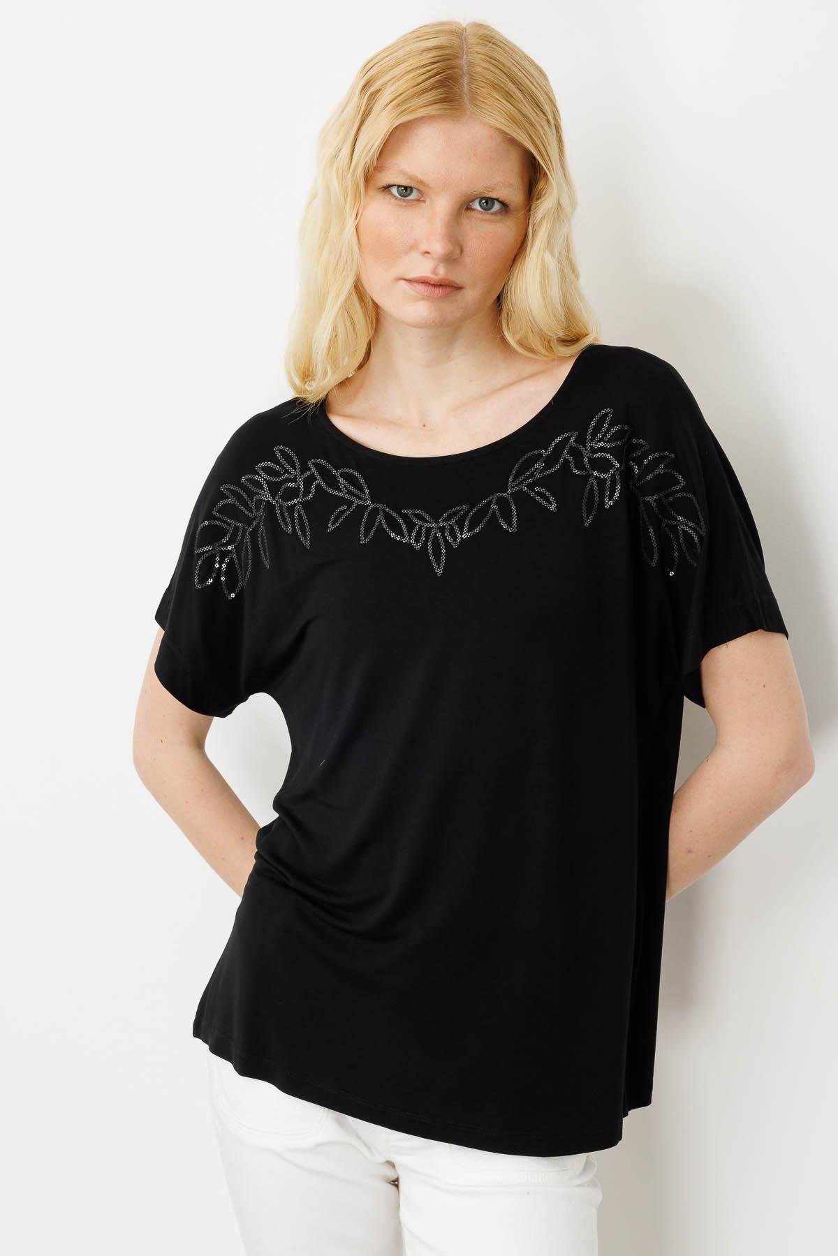 25859Kadın Sıfır Yaka Boncuk İşlemeli Penye T-shirt Siyah