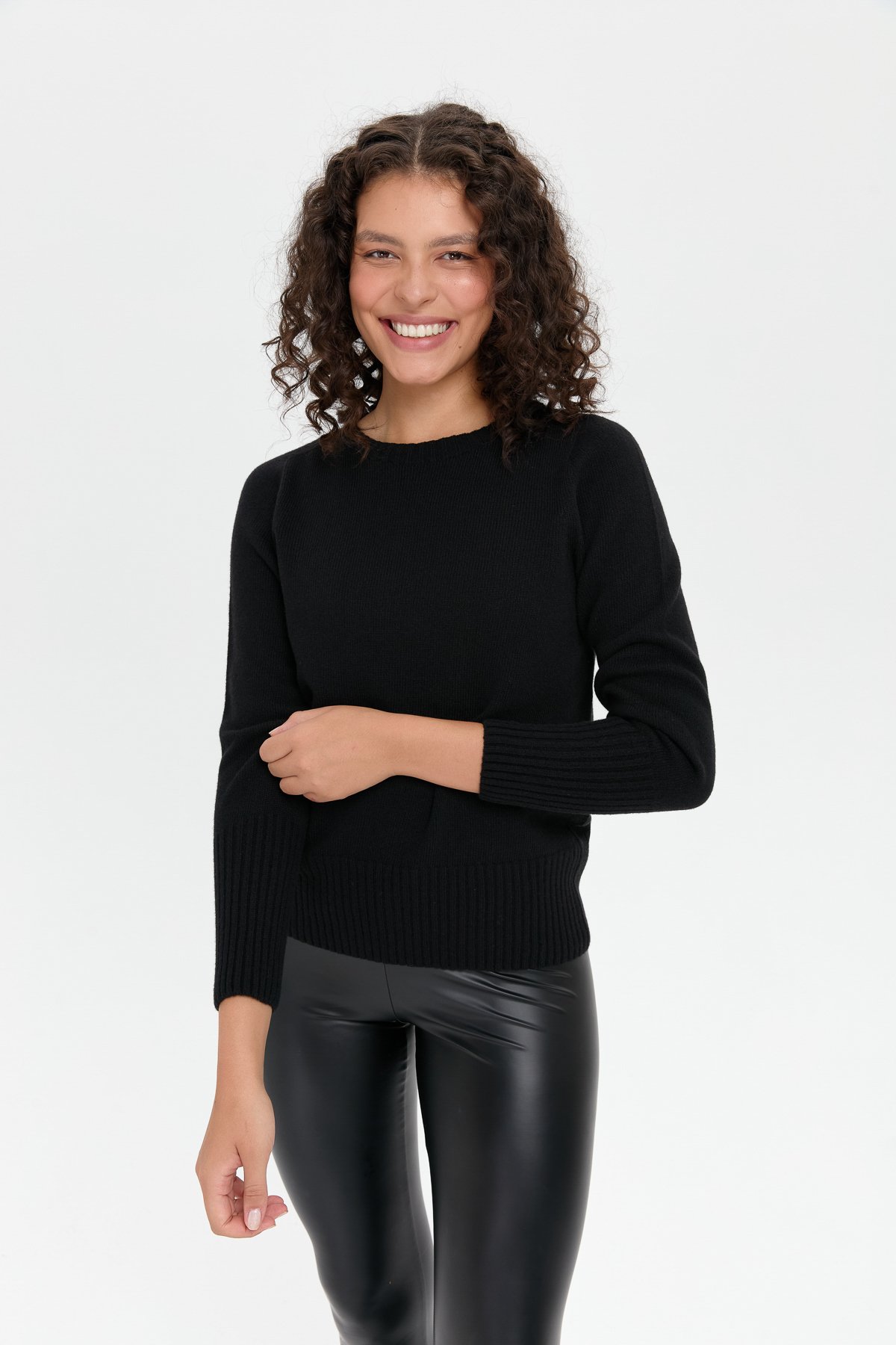 24210Kadın Sıfır Yaka Dikişsiz Eteği ve Kolu Uzun Lastik Yün Kazak Siyah