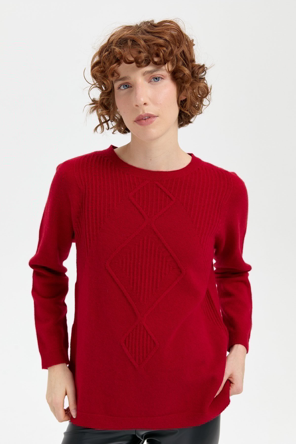 24199Kadın Sıfır Yaka Dikişsiz Önü Selanik Baklavalı Yün Kazak K.Kırmızı