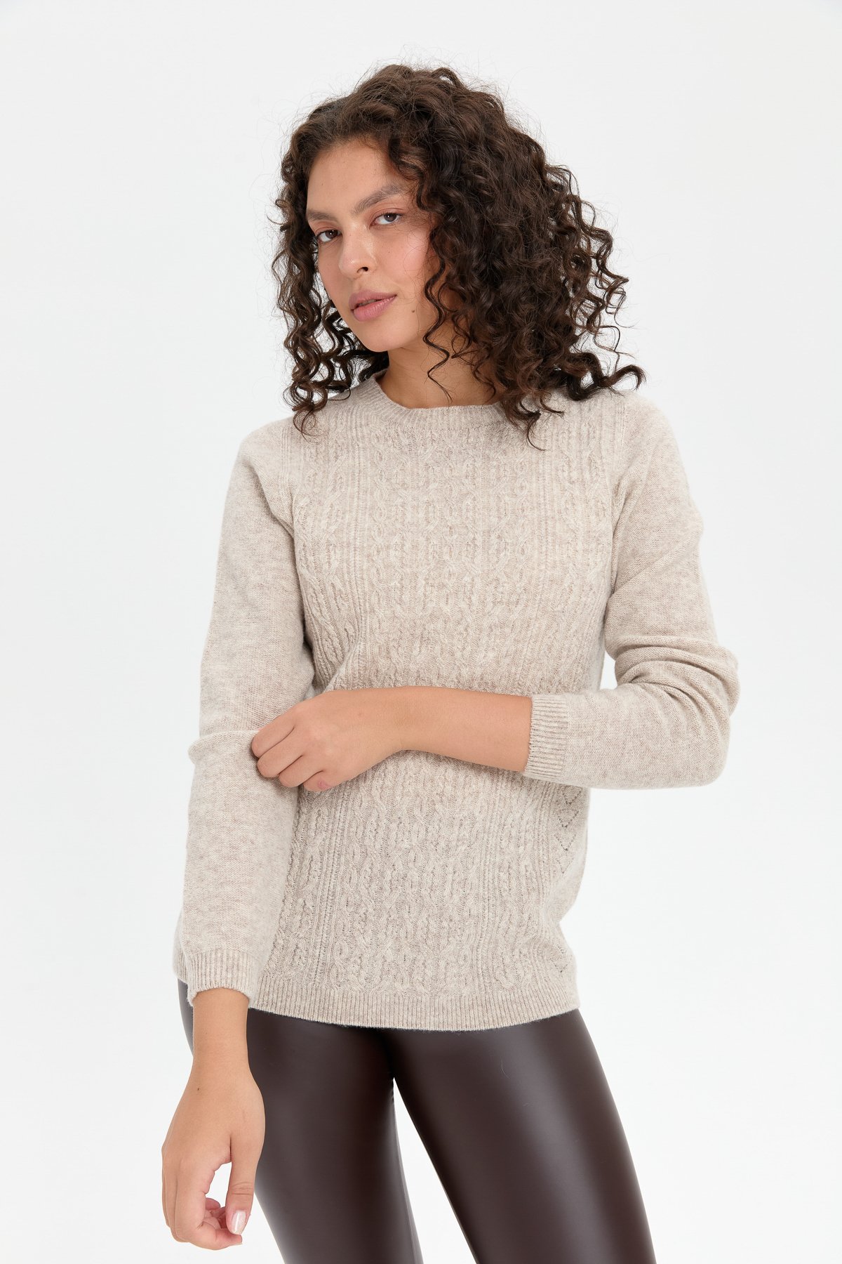 24222Kadın Sıfır Yaka Dikişsiz Önü Yürütmeli Yün Kazak V.Bej