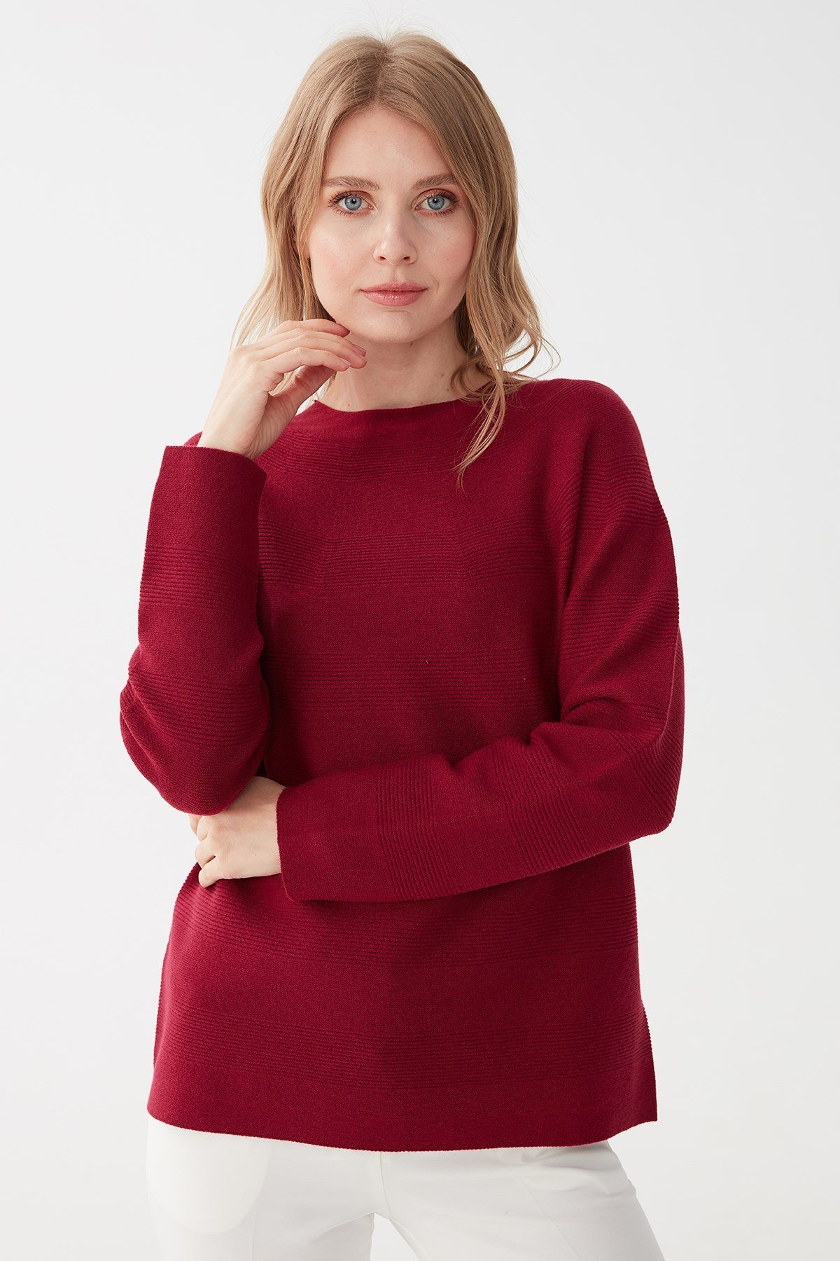 Женский вязаный свитер бордовый