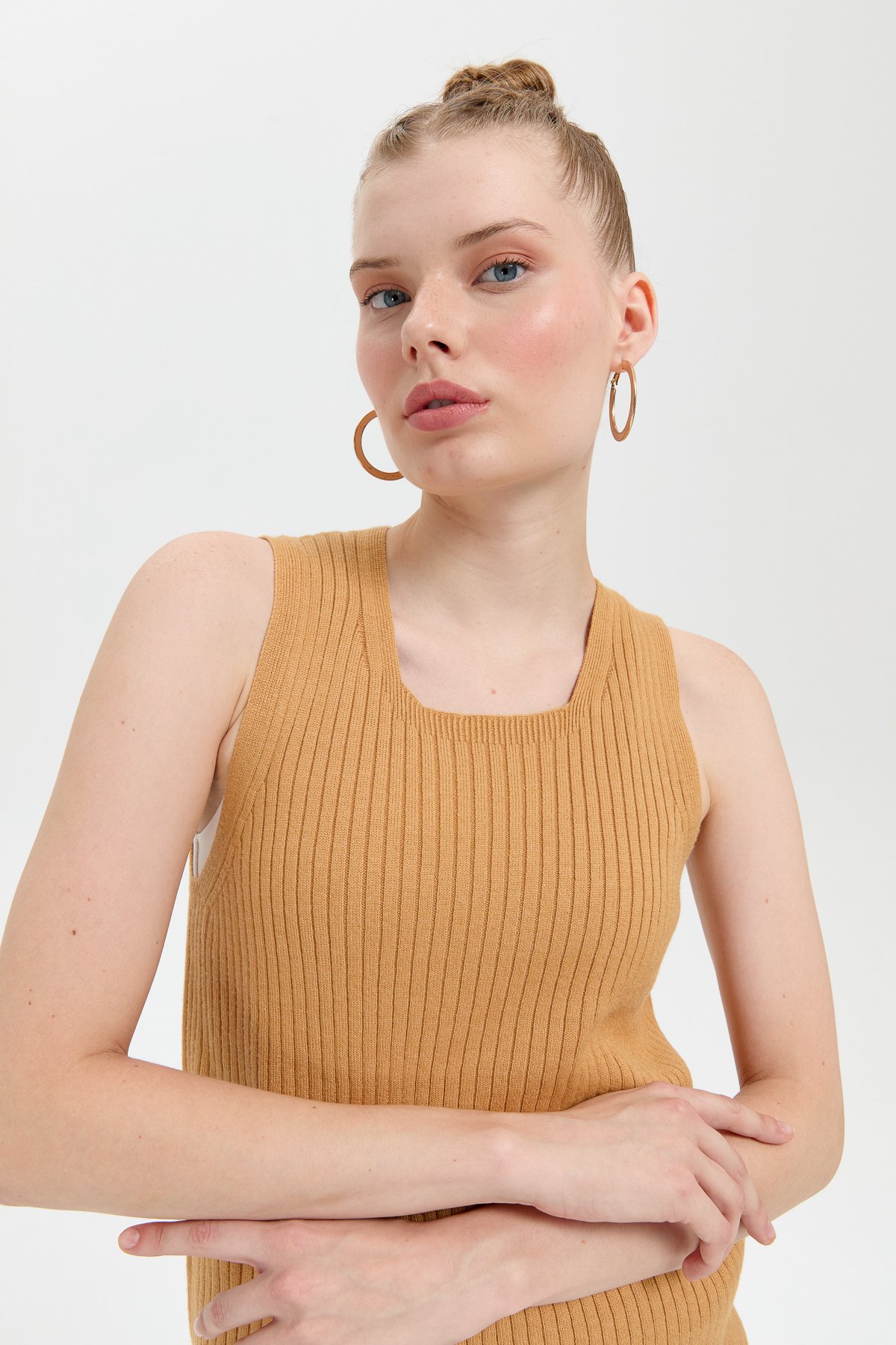 24178Kadın Sıfır Yaka Dikişsiz Süveter Camel