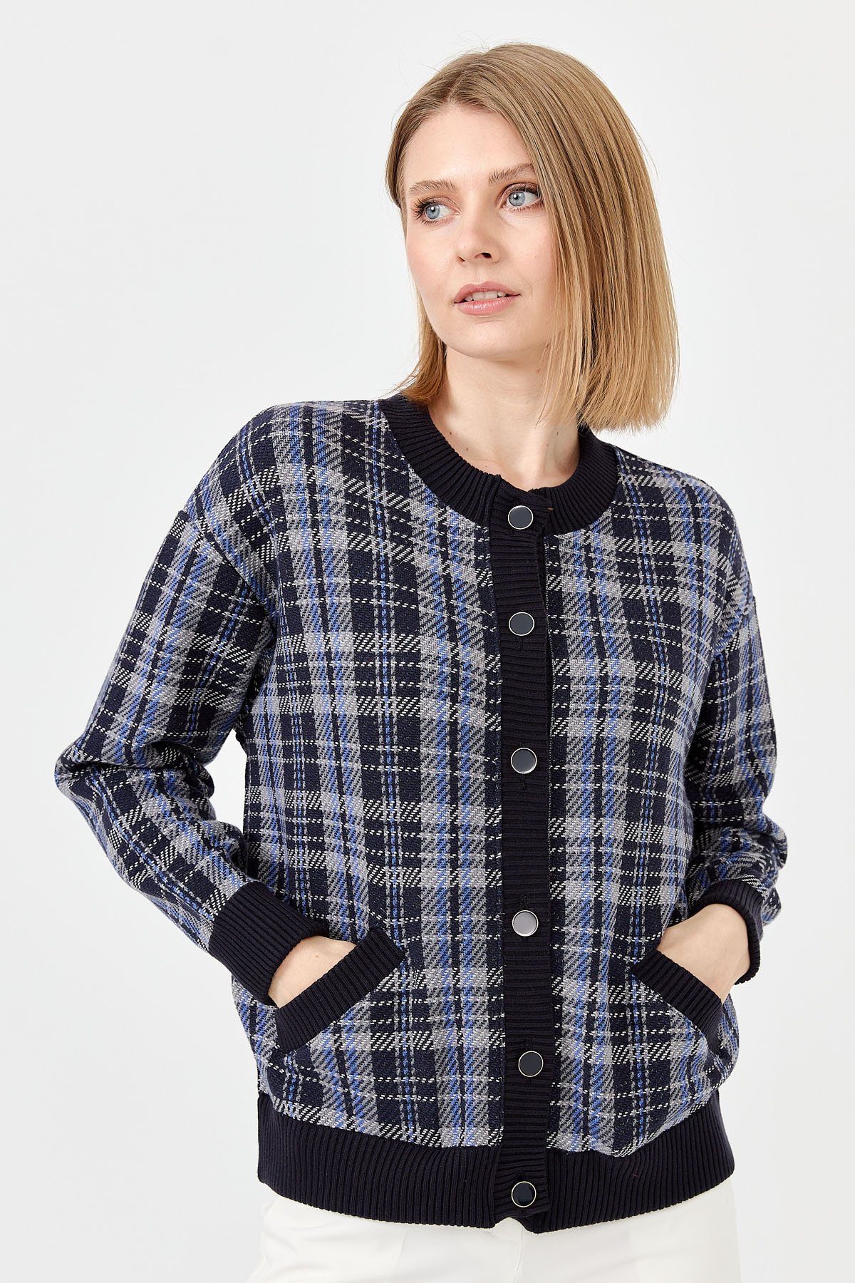 22102Kadın Sıfır Yaka Ekose Desenli Kısa Ceket Lacivert
