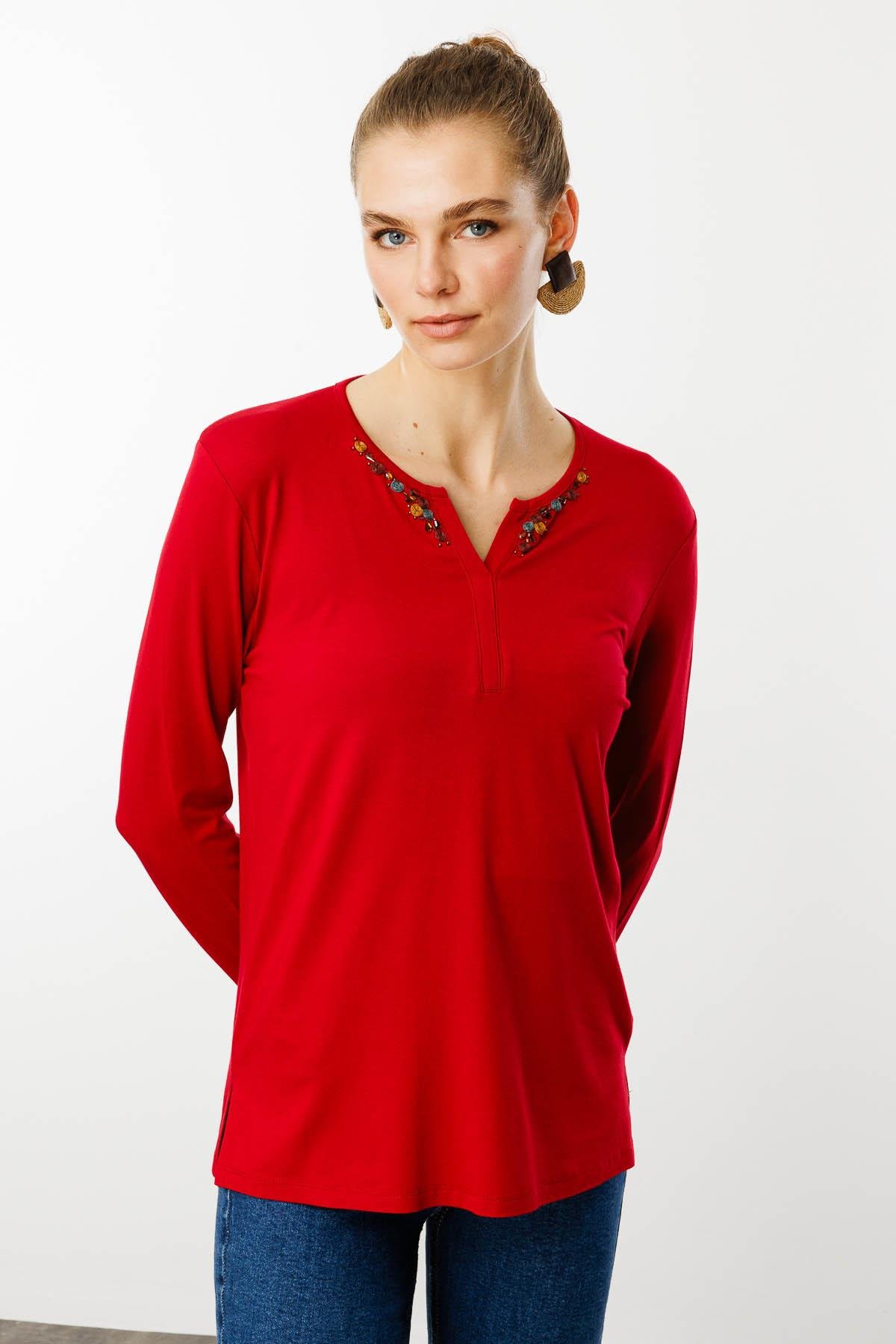 25705Kadın Sıfır Yaka El Nakışı İşlemeli Bluz Kırmızı
