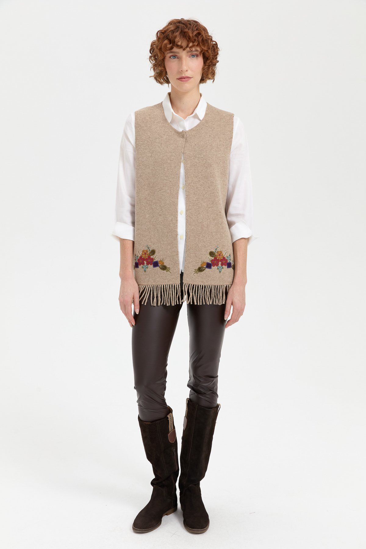 24010Kadın Sıfır Yaka Eteği İşlemeli Yün Yelek K.Bej
