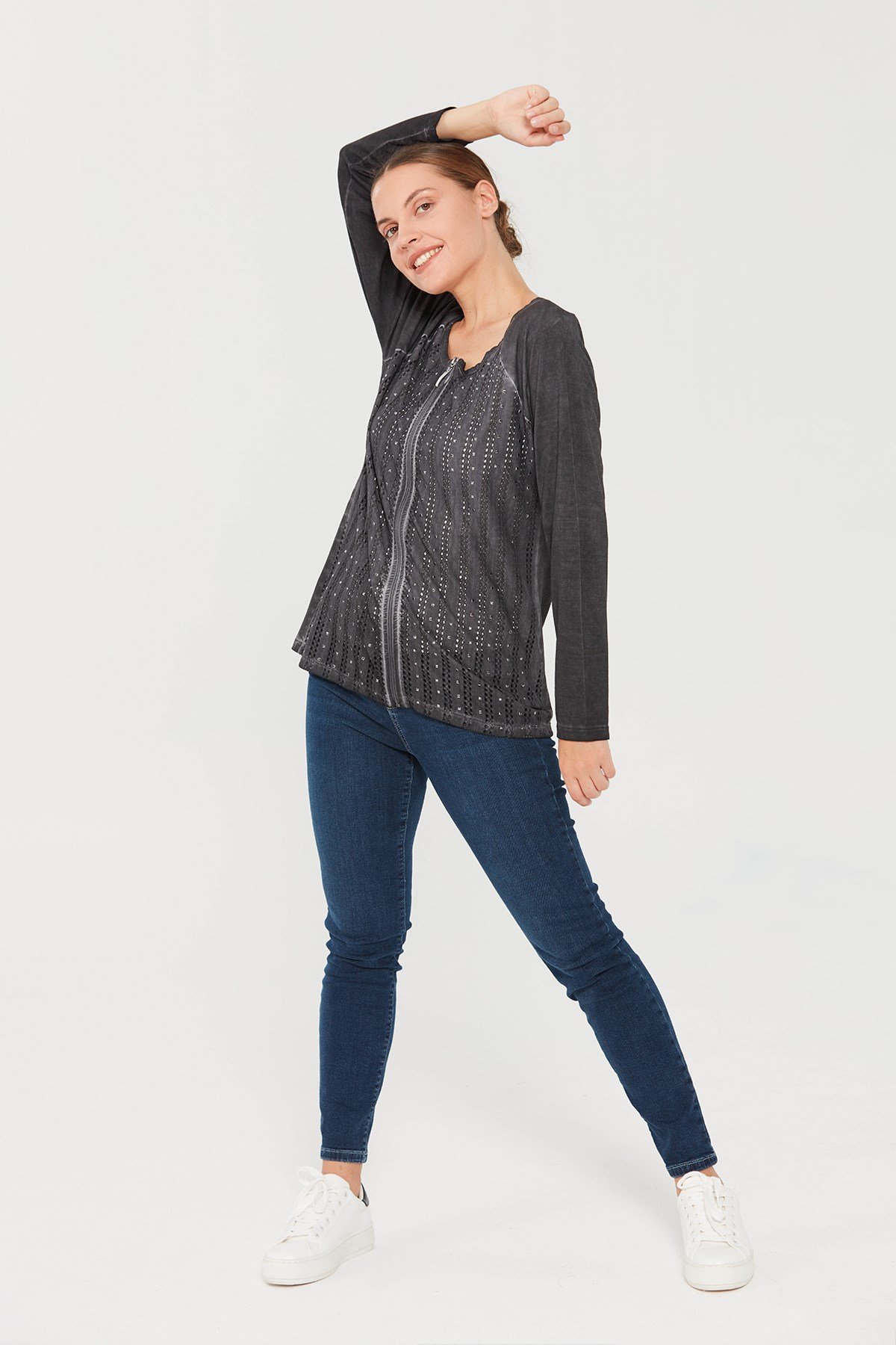 Женский трикотажный жакет на молнии черного цвета