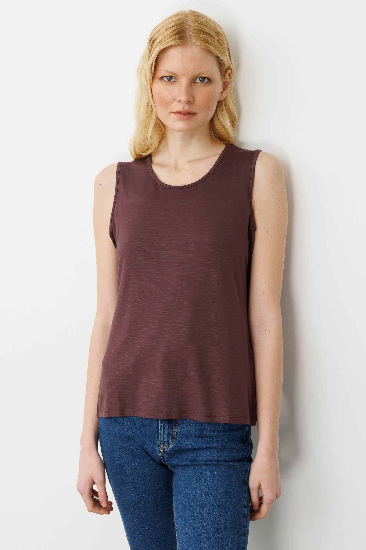 KMY24086Kadın Sıfır Yaka Flamlı Kumaş Basic Askılı Tshirt Kahve