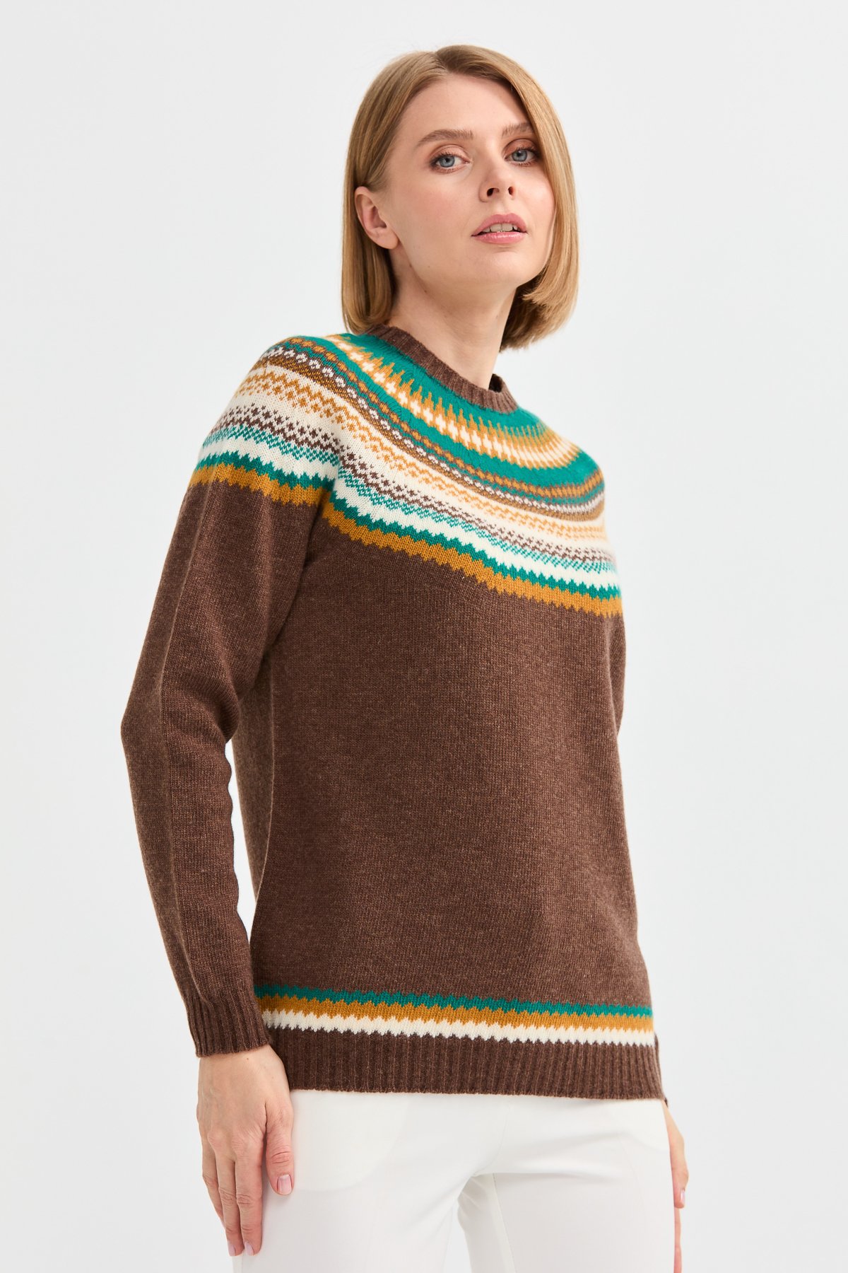 22086Kadın Sıfır Yaka Jakarlı Yün Kazak D.Kahve