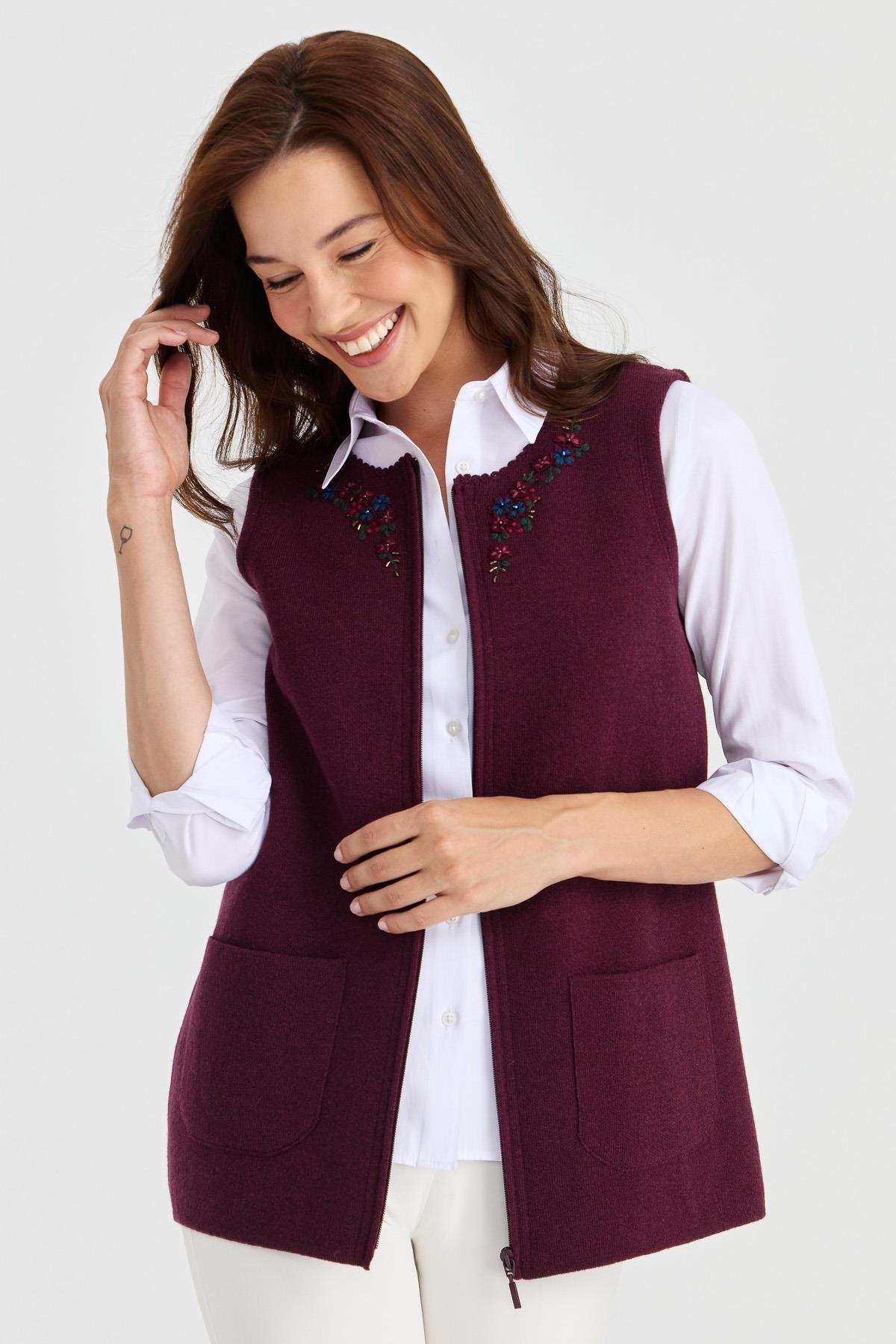 23000Kadın Sıfır Yaka Kenarı Dantel İşlemeli Yün Yelek K.Mürdüm