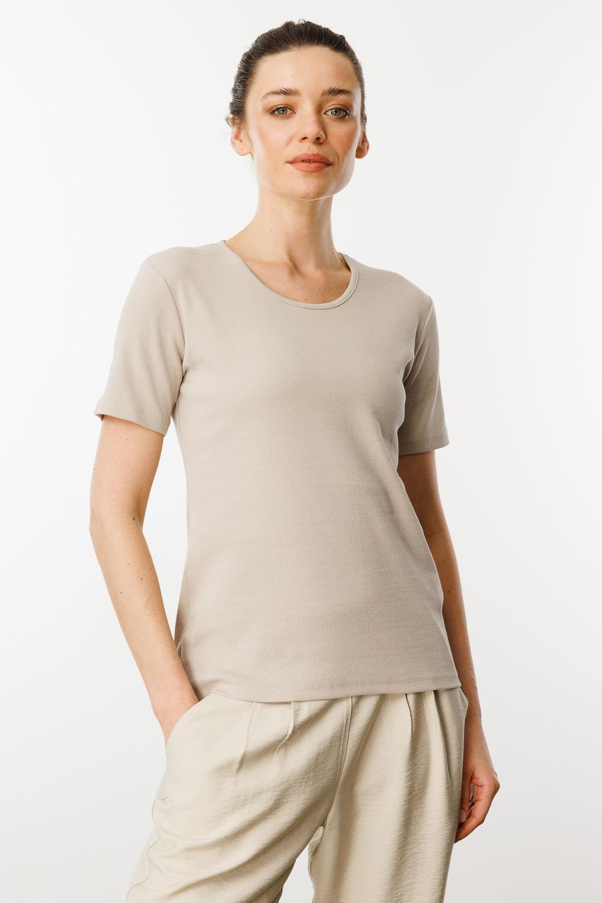 23755Kadın Sıfır Yaka Kısa Kol Pamuk Kaşkorse T-shirt Bej
