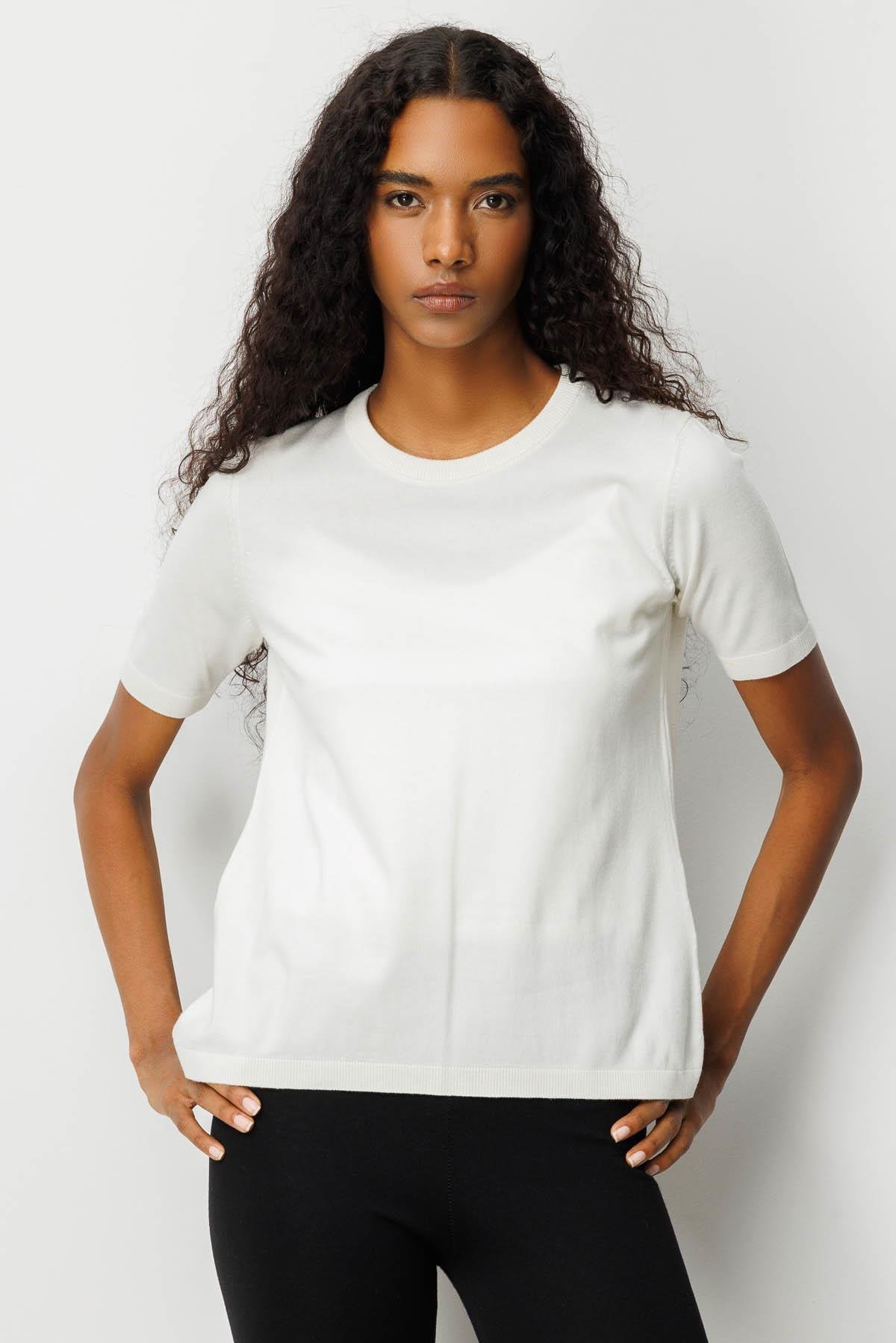 25392Kadın Sıfır Yaka Kısa Kollu Düz Bluz Kemik