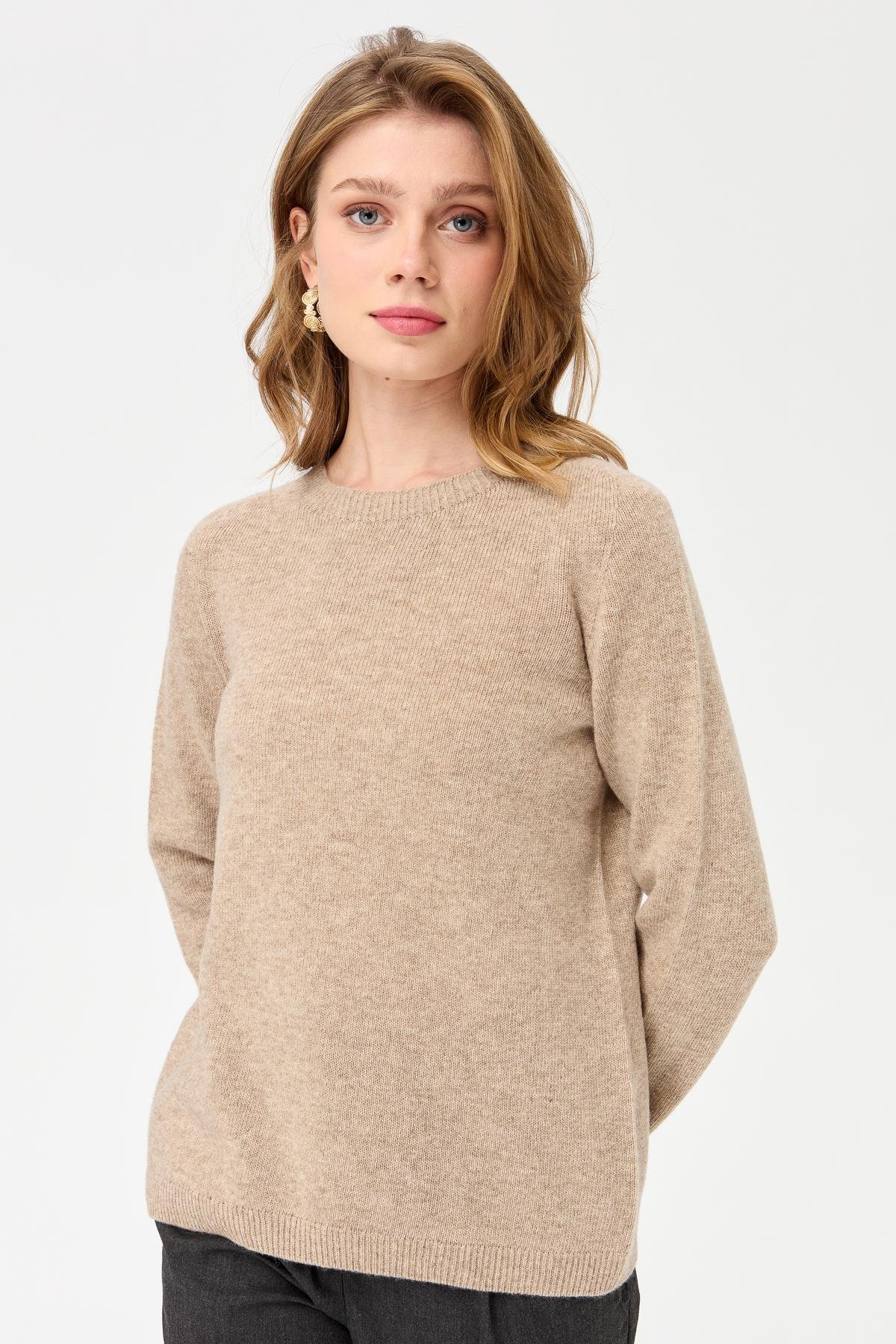 23163Kadın Sıfır Yaka Klasik Yün Kazak K.Bej