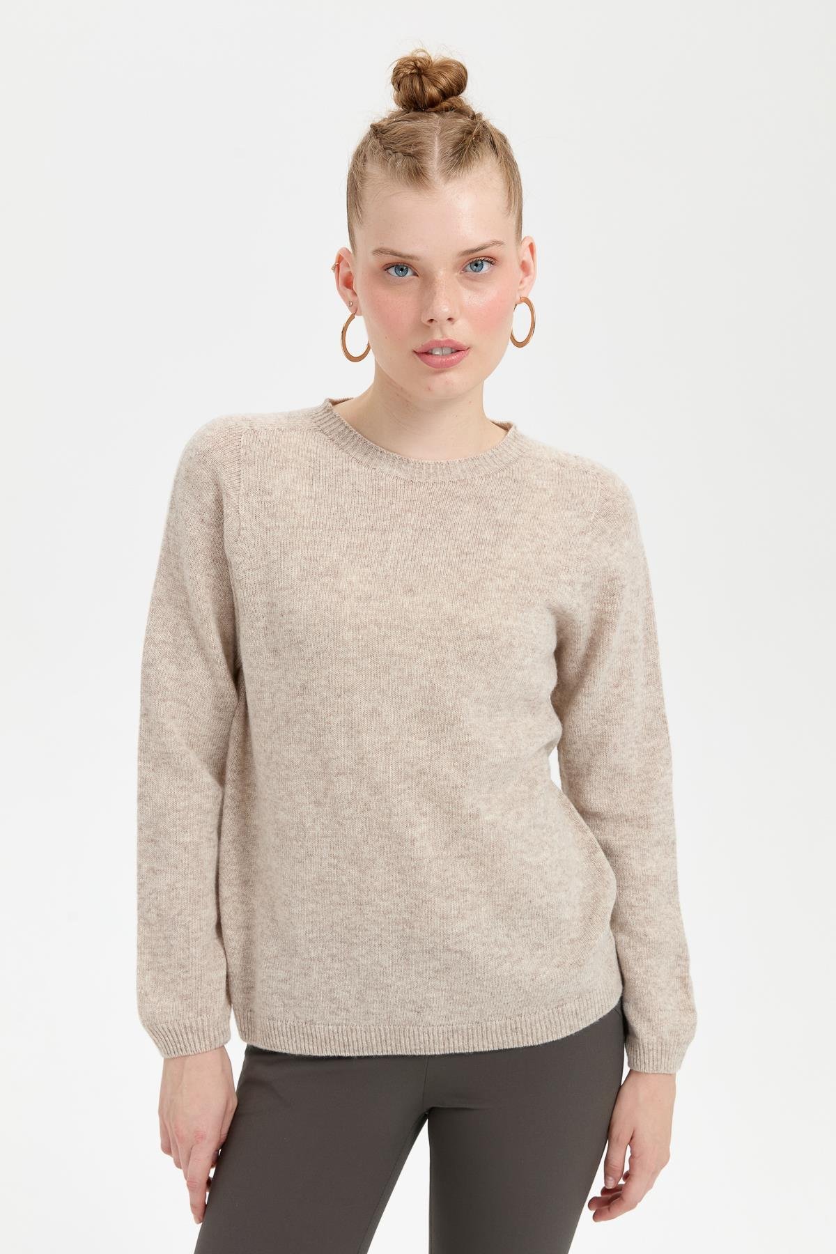 23163Kadın Sıfır Yaka Klasik Yün Kazak V.Bej