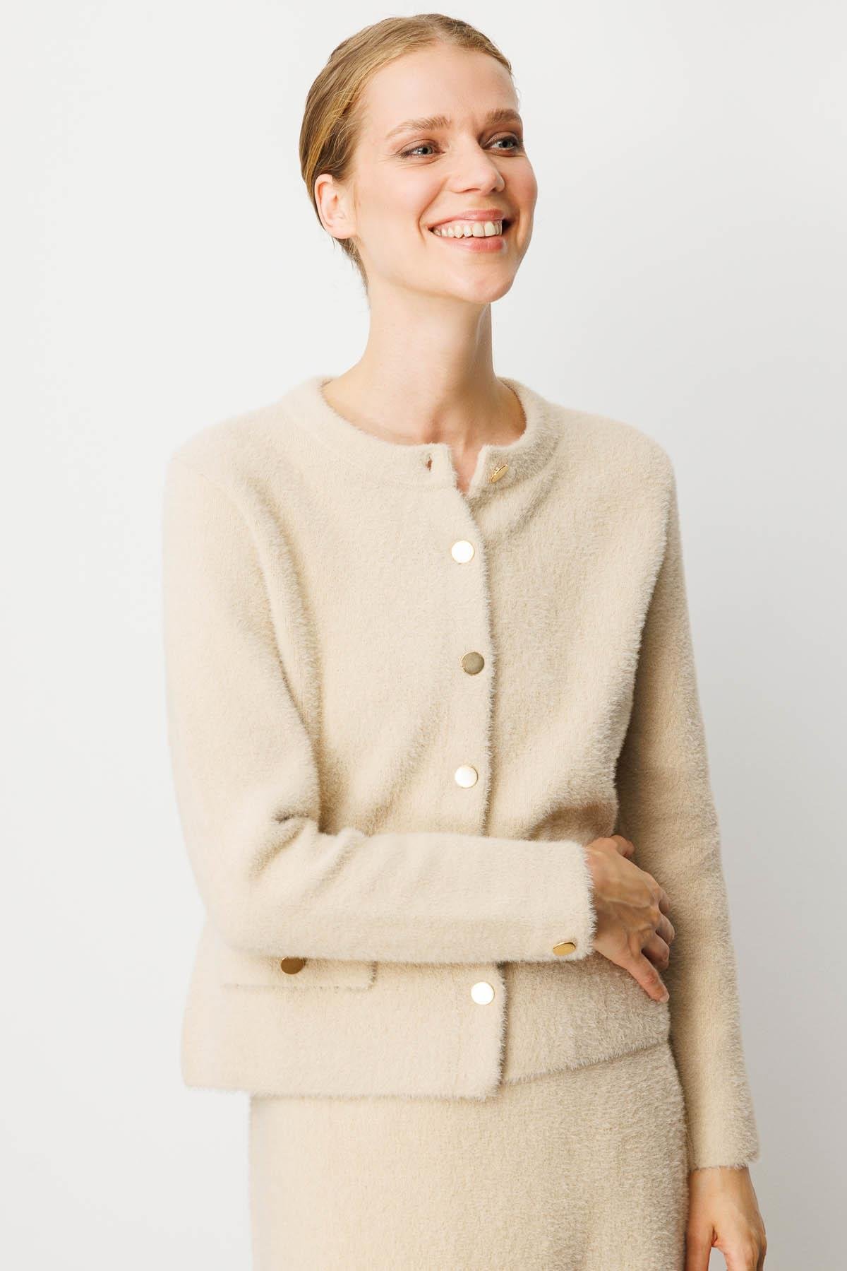 25006Kadın Sıfır Yaka Metal Düğmeli Afrodit Kısa Ceket Bej