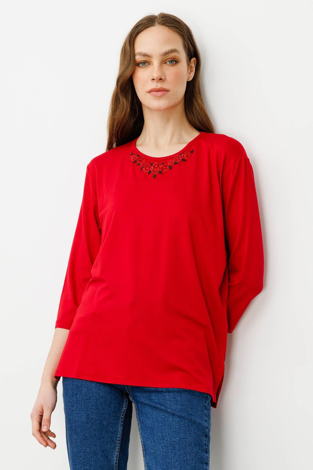 21723Kadın Sıfır Yaka Nakışlı Penye Bluz Kırmızı