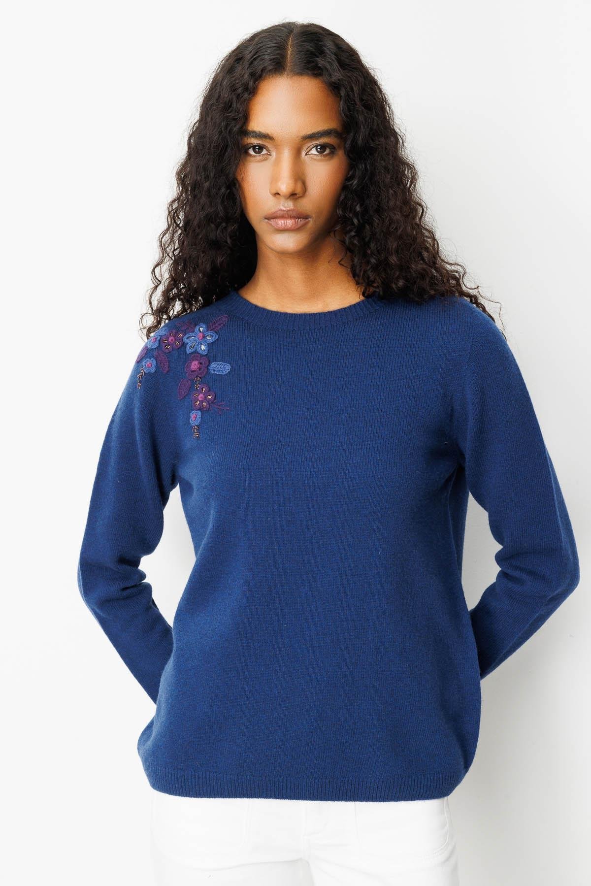 25204Kadın Sıfır Yaka Omuzu İşlemeli Yün Kazak İndigo