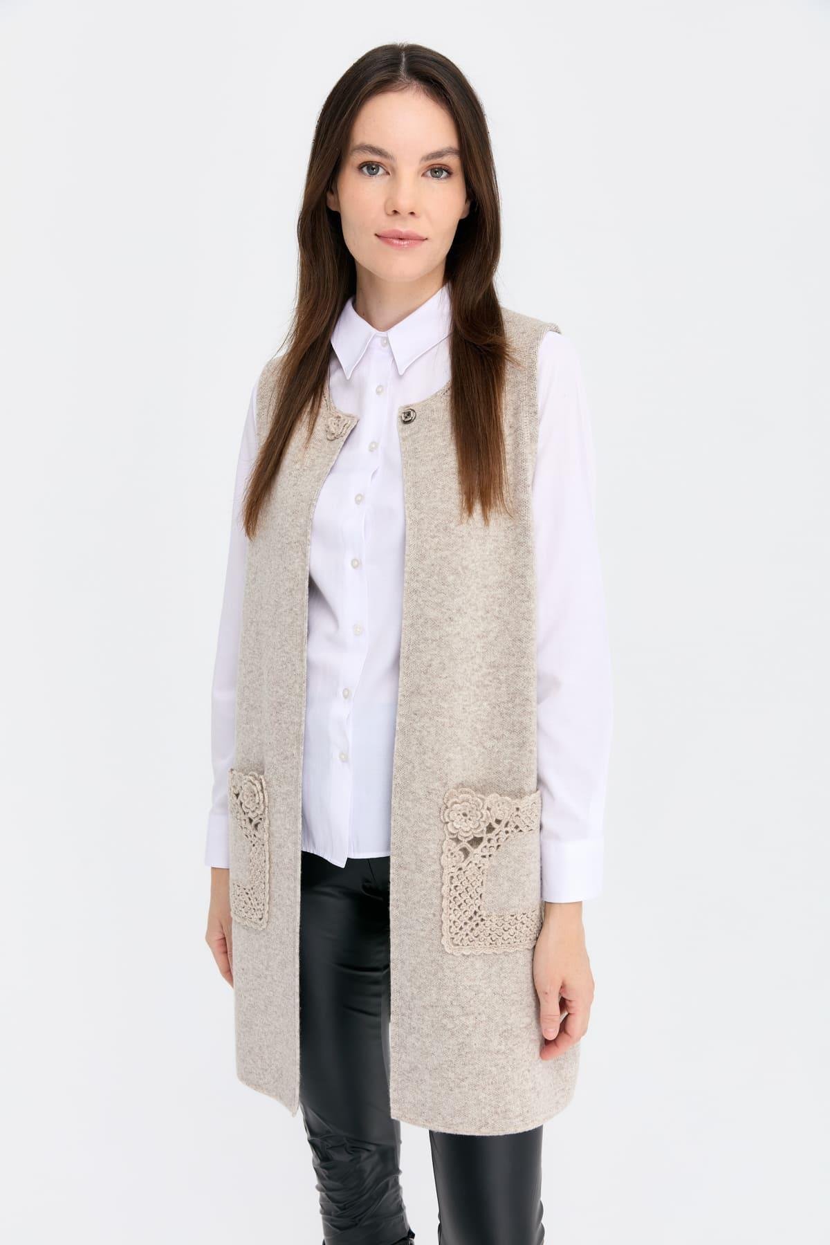 24016Kadın Sıfır Yaka Önü Açık Uzun Yün Yelek V.Bej