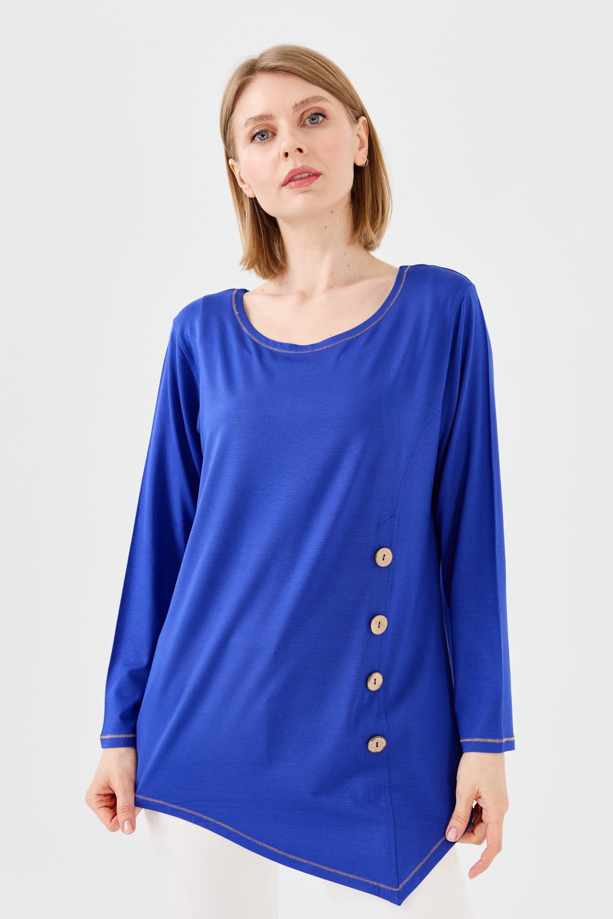 23784Kadın Sıfır Yaka Önü Ahşap Düğmeli Penye Bluz Saks