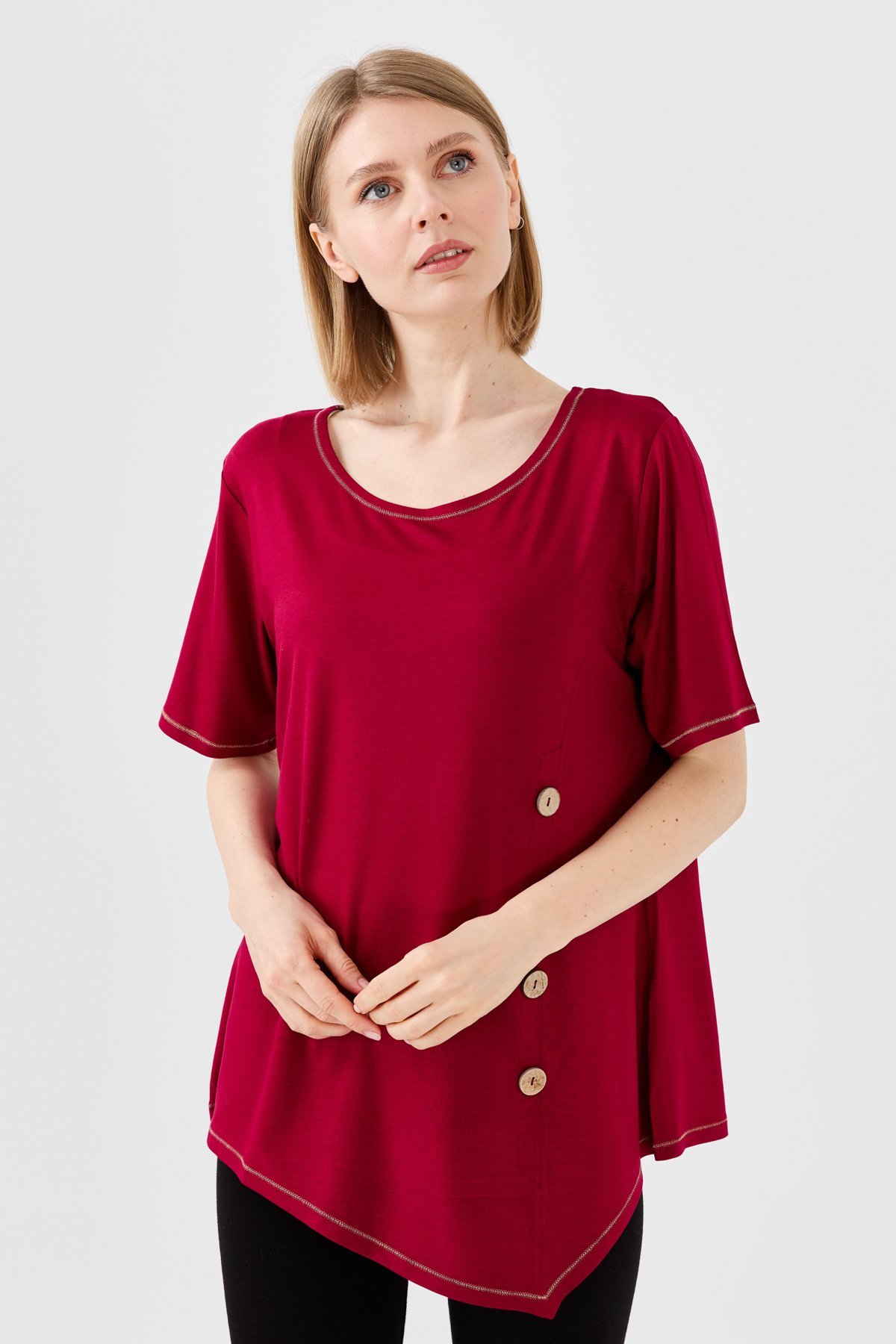 23783Kadın Sıfır Yaka Önü Ahşap Düğmeli Penye T-shirt Bordo