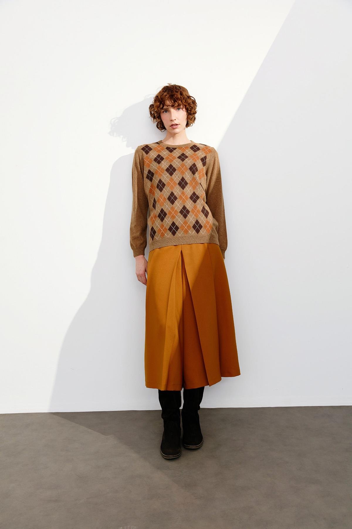 24035Kadın Sıfır Yaka Önü Baklavalı Yün Kazak V.Camel