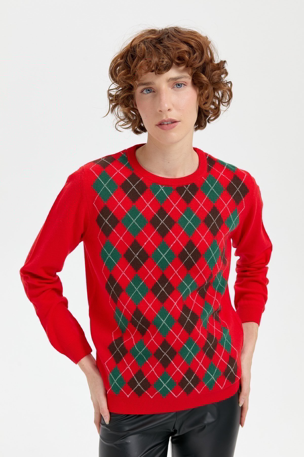 24035Kadın Sıfır Yaka Önü Baklavalı Yün Kazak Mercan