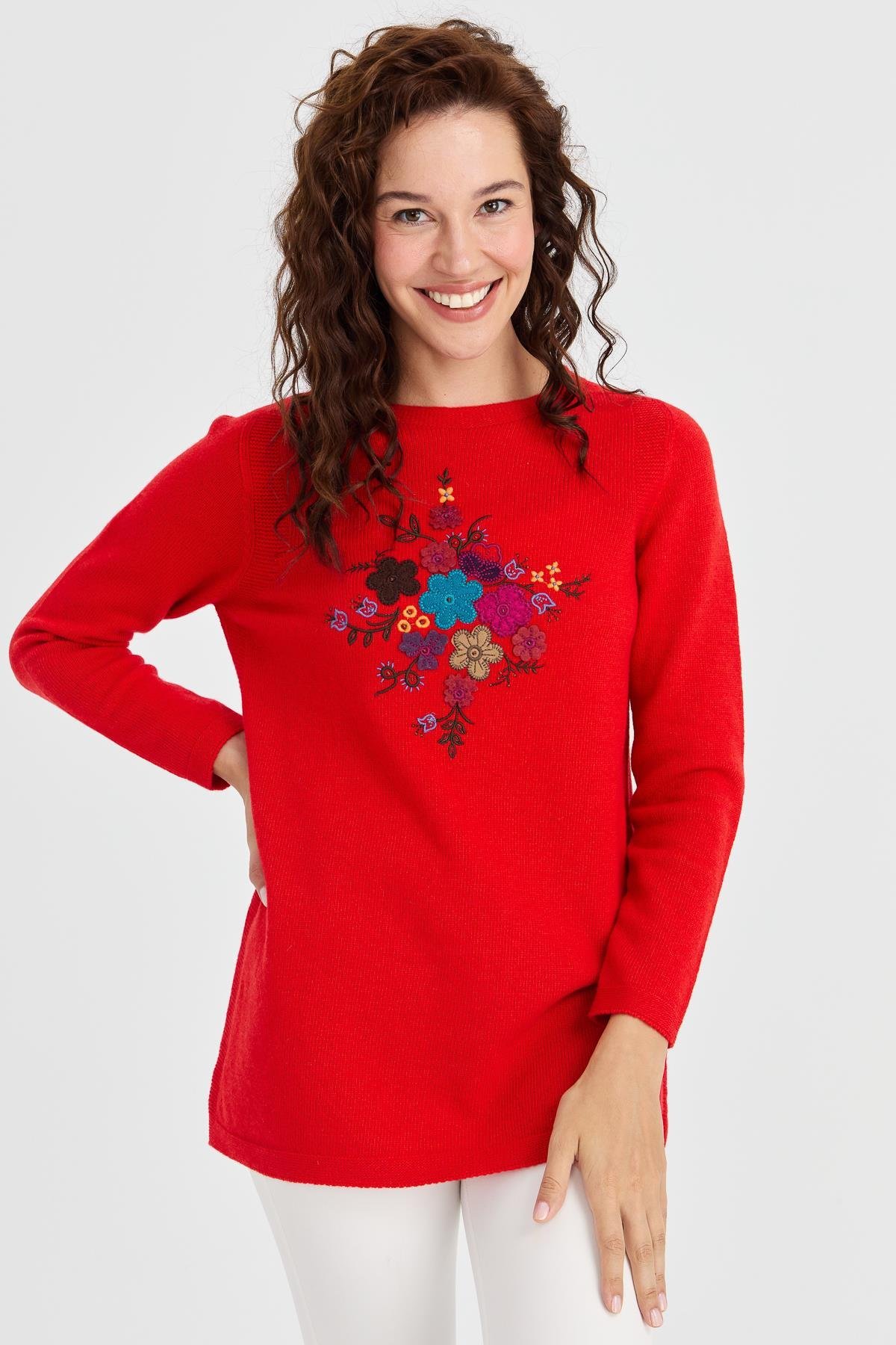 23156Kadın Sıfır Yaka Önü İşlemeli Uzun Yün Kazak Mercan