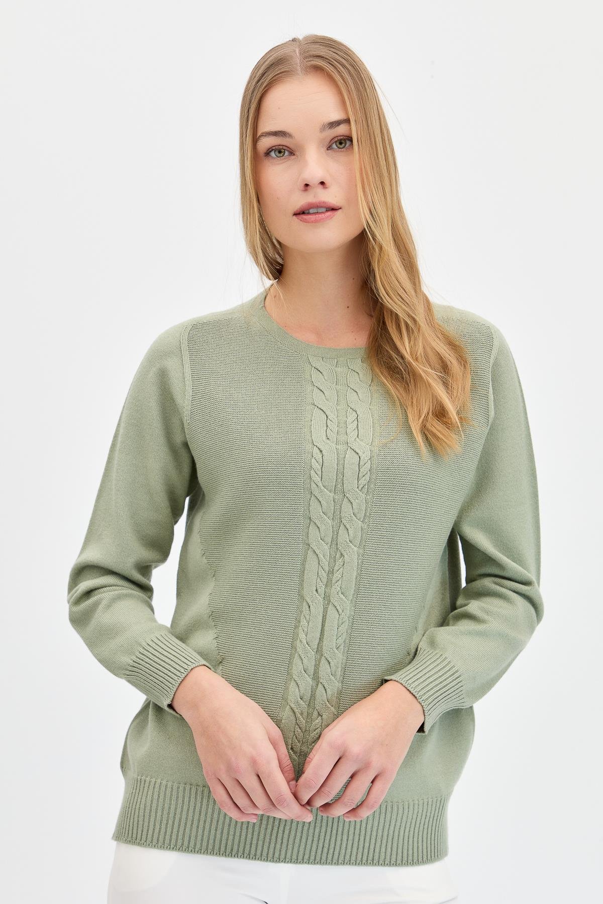 24185Kadın Sıfır Yaka Önü Saç Örgülü Kazak Mint