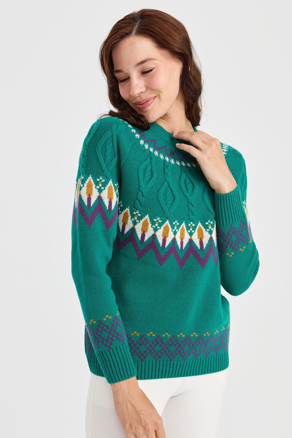 23015Kadın Sıfır Yaka Saç Yürütmeli Yün Kazak A.Ö.Başı