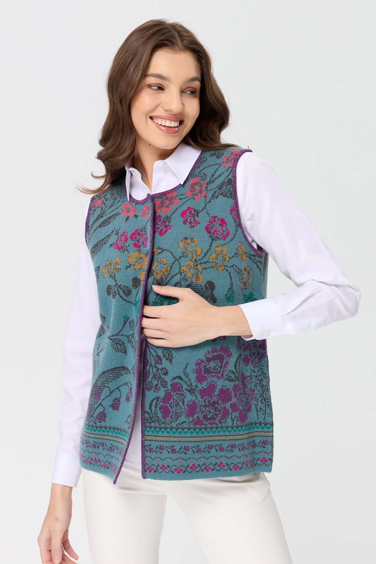 23119Kadın Sıfır Yaka Sarmaşık Desenli Yün Yelek M.Yeşili
