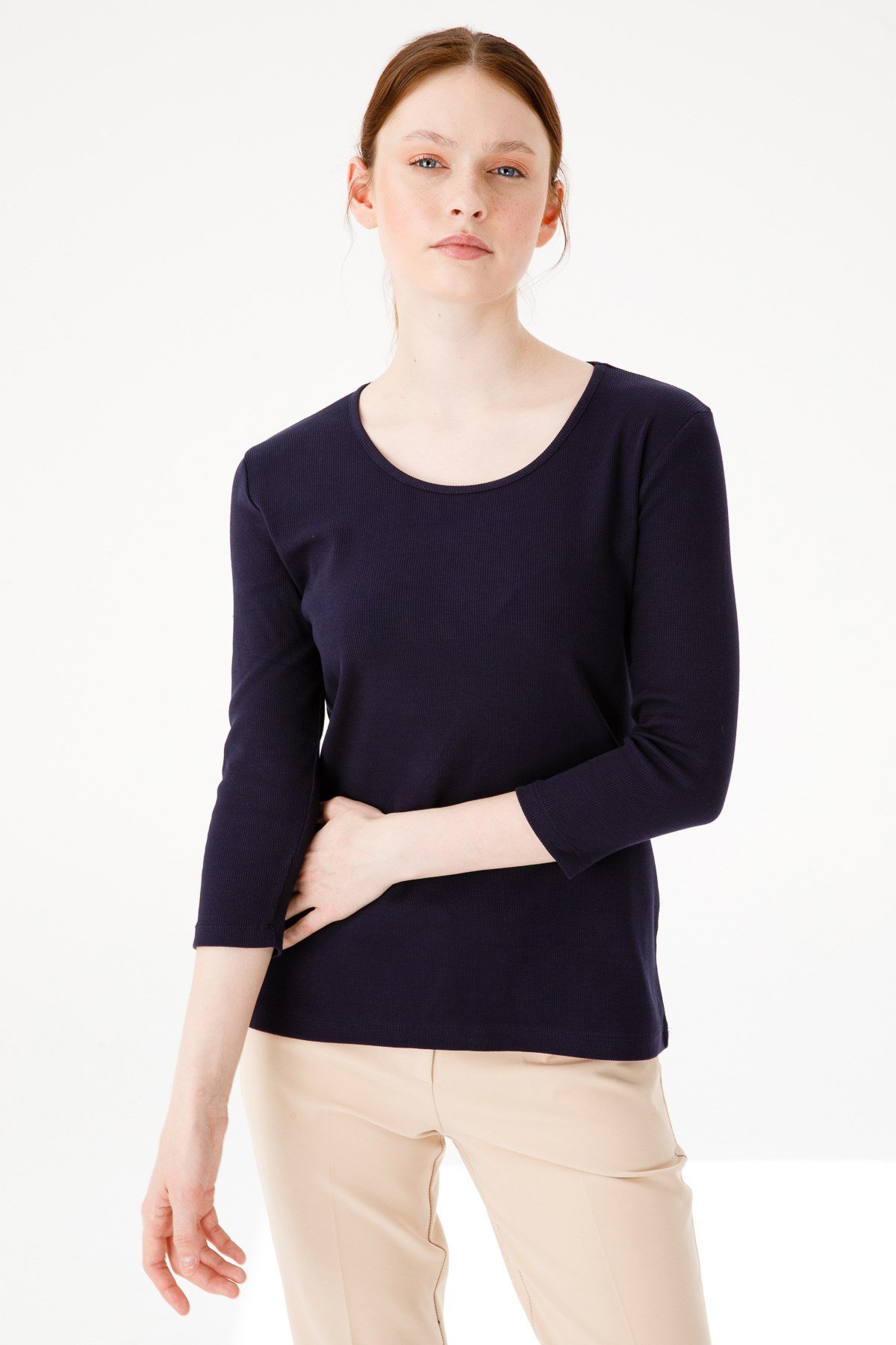 Женская футболка темно-синяя