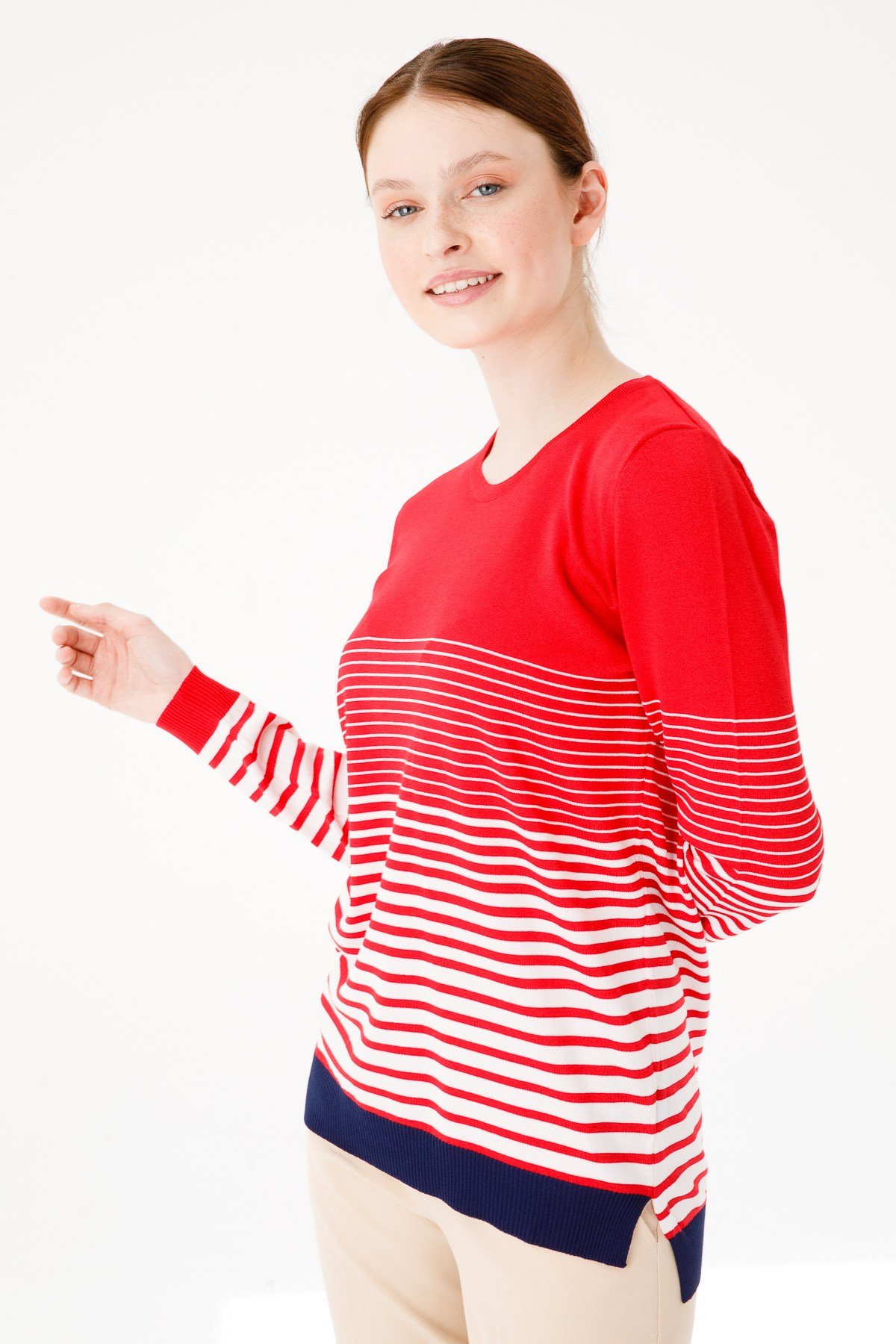 Женская полосатая блузка красная