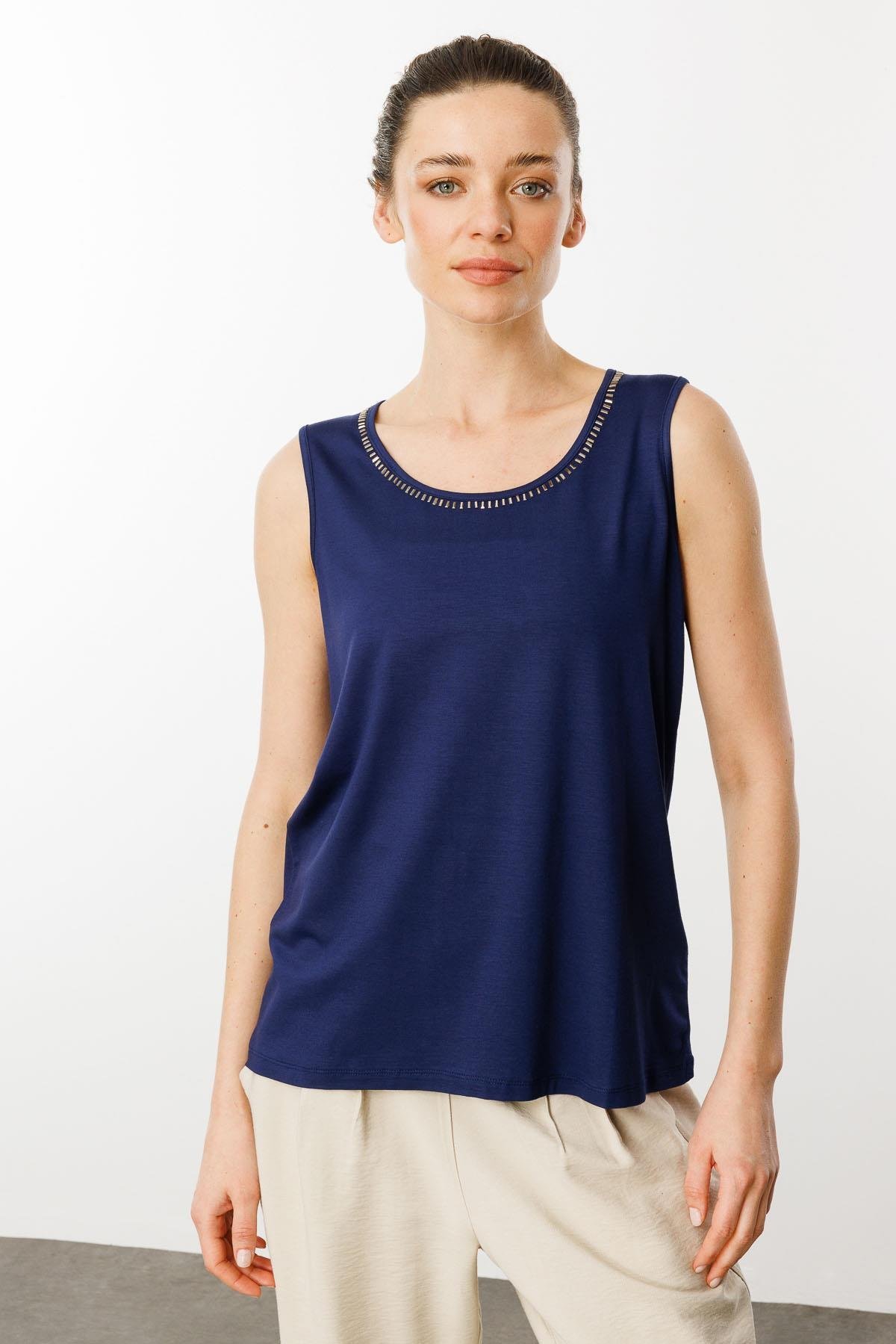 25755Kadın Sıfır Yaka Yakası Taşlı Askılı T-shirt Lacivert