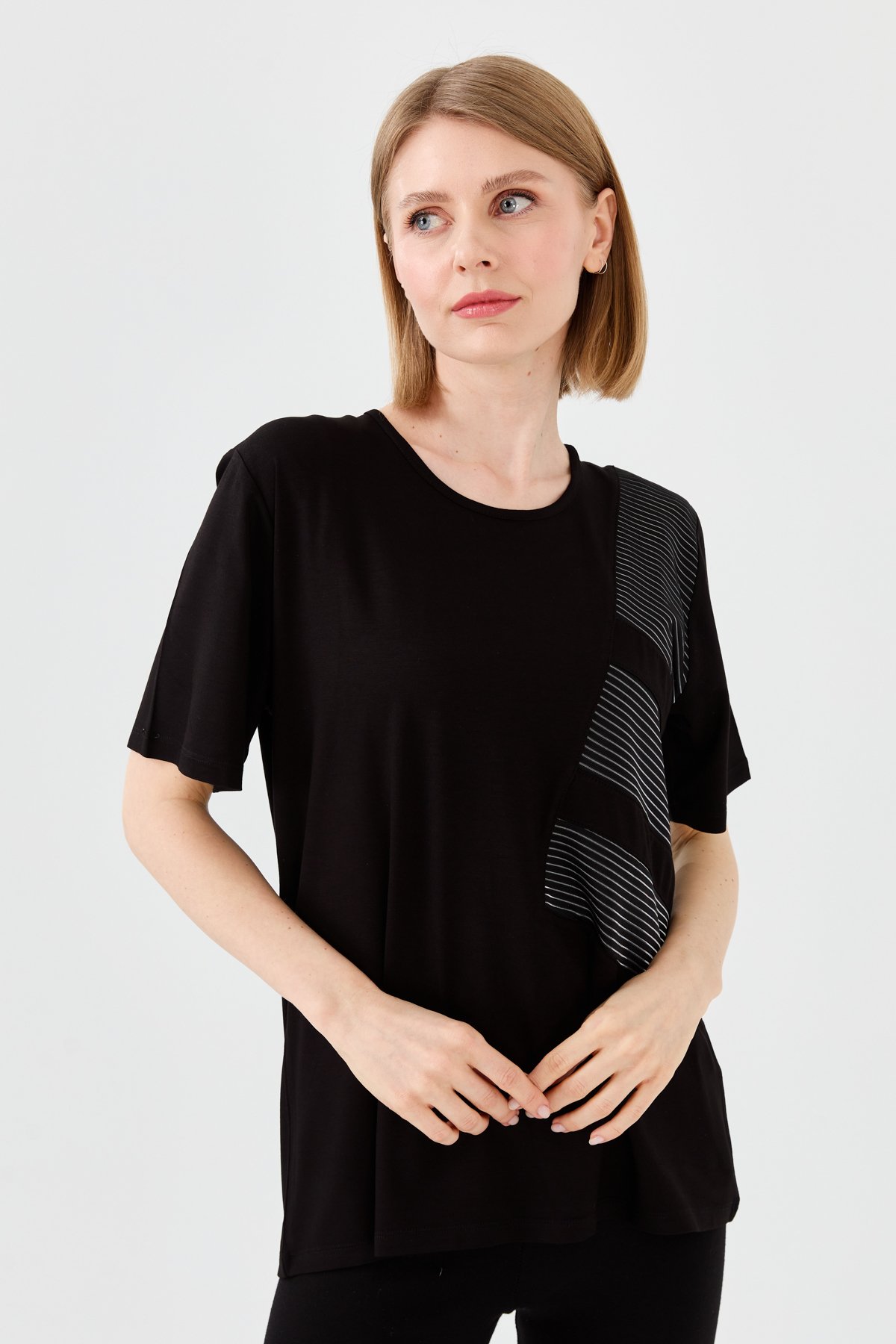 23768Kadın Sıfır Yaka Zincir Kumaşlı Penye T-shirt Siyah