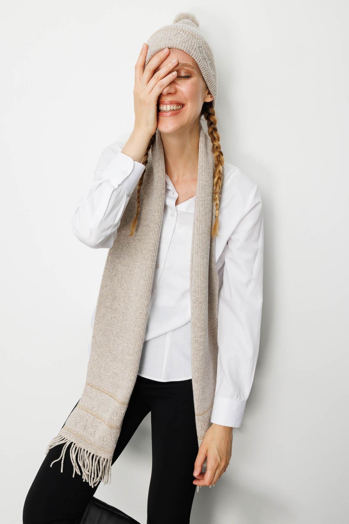 25073Kadın Simli Jakarlı Püsküllü Yün Kaşkol V.Bej