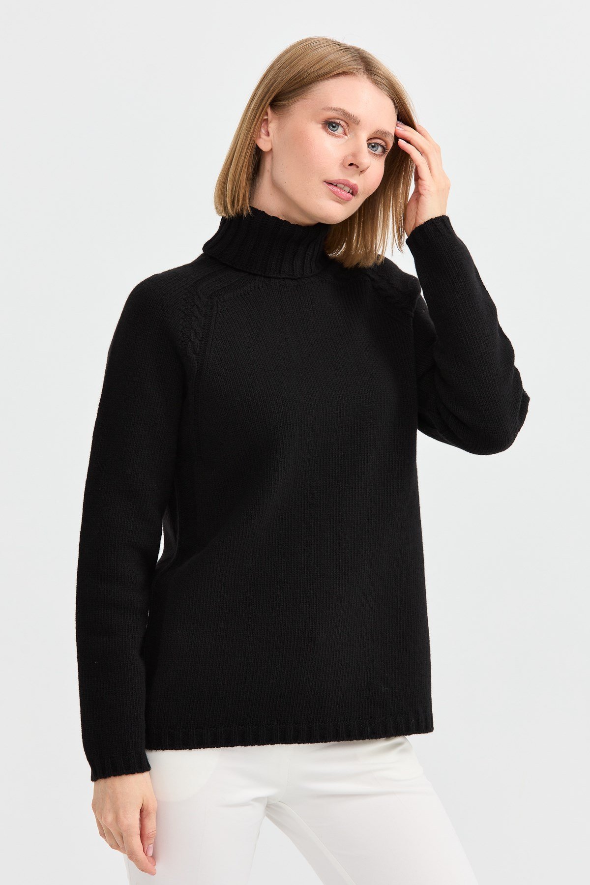 22097Kadın Tam Balıkçı Yaka Omzu Saç Örgülü Yün Kazak Siyah