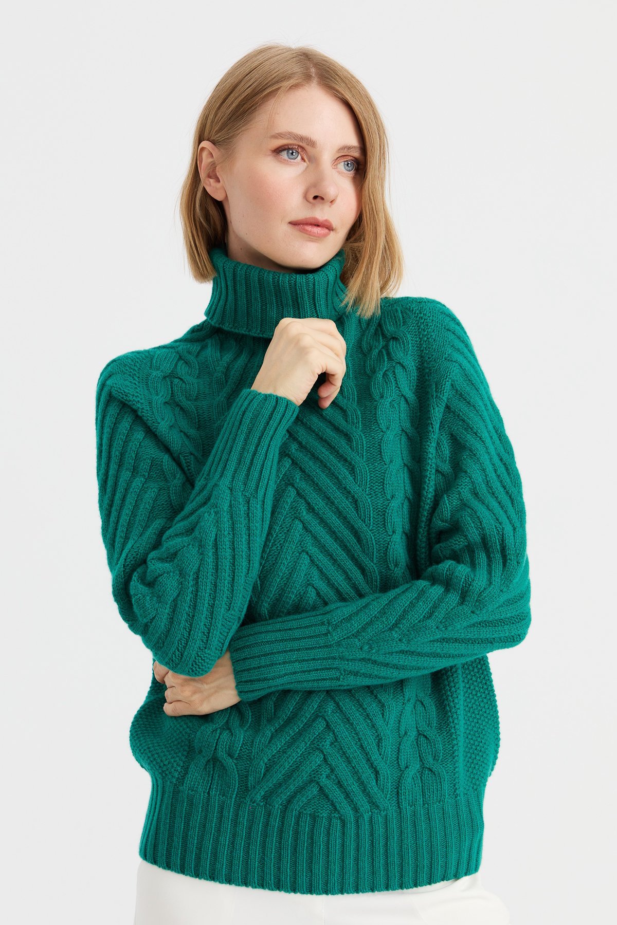 23200Kadın Tam Balıkçı Yaka Saç Yürütme Örgülü Yün Kazak A.Ö.Başı