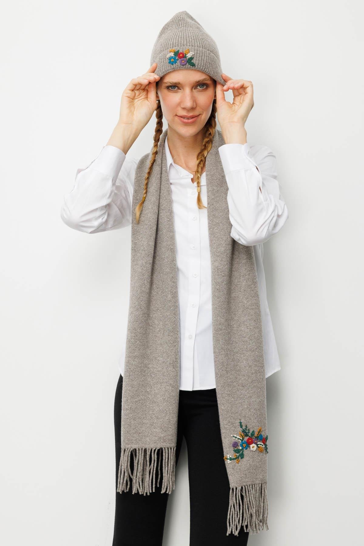 25071Kadın Tek Yanı Rokoko Nakış İşlemeli Yün Kaşkol Vizon