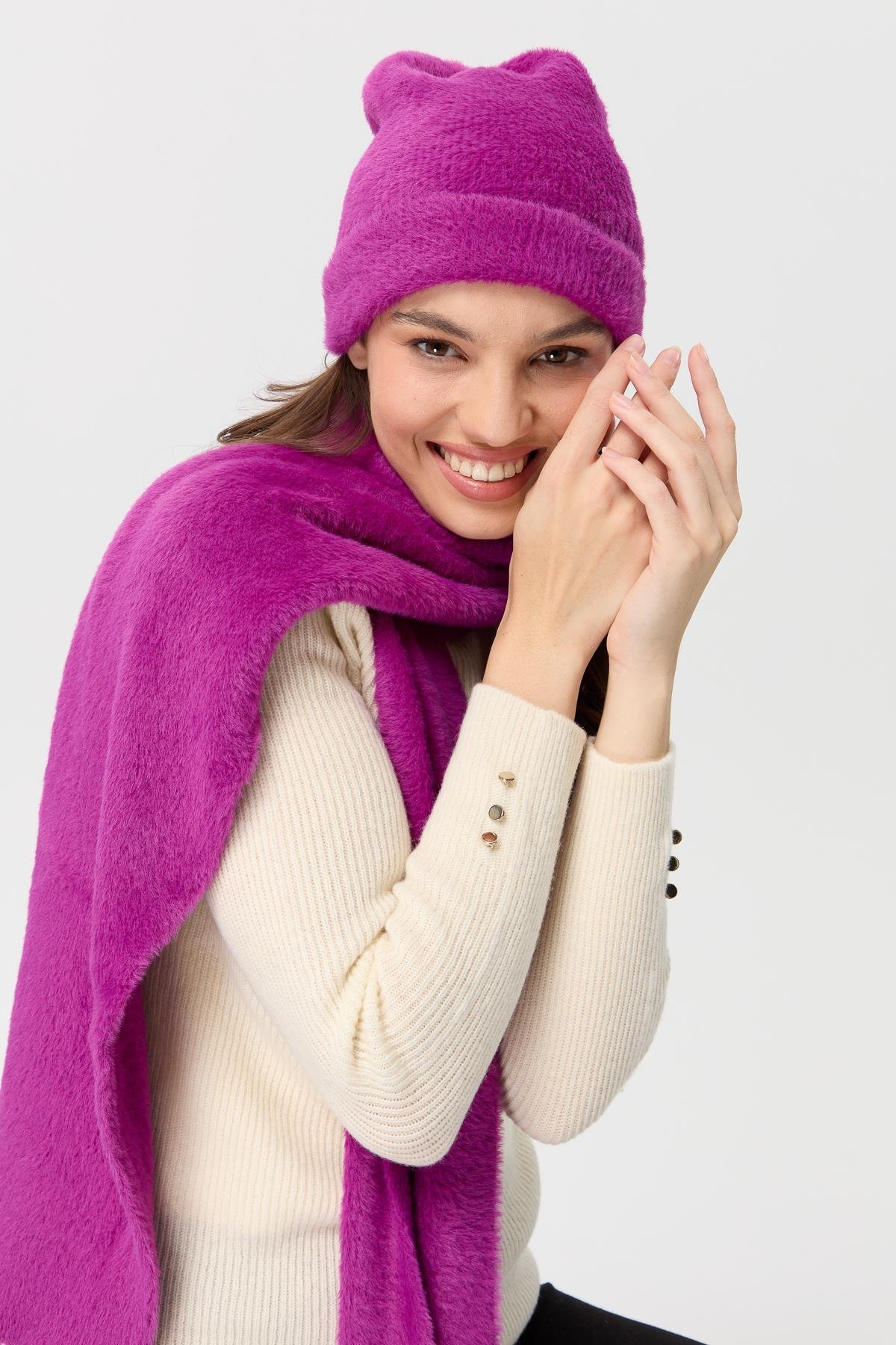 23280Kadın Triko Afrodit Bere Sıklamen