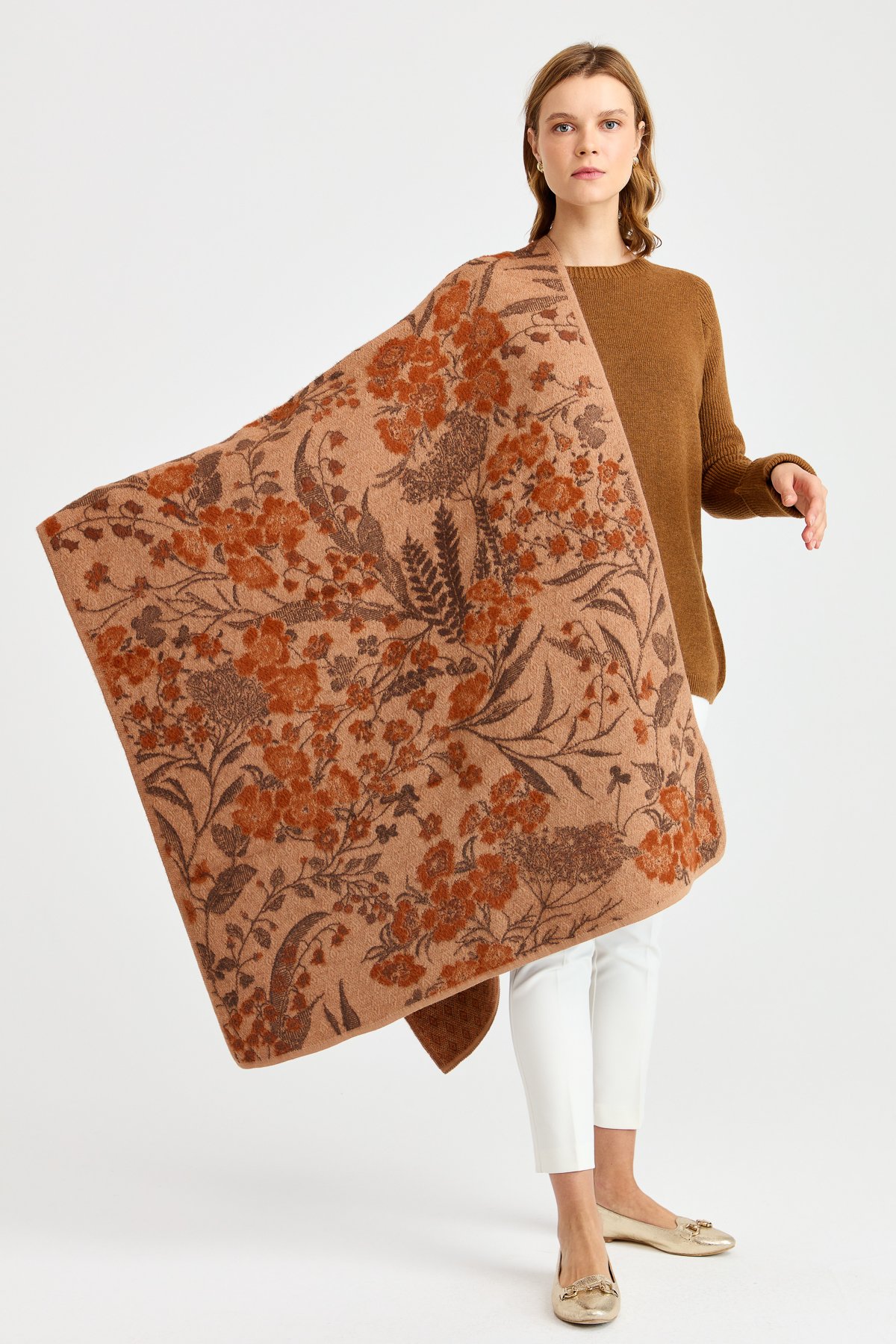 23997Women's Knitwear Ivy Floral Large Shawl 02